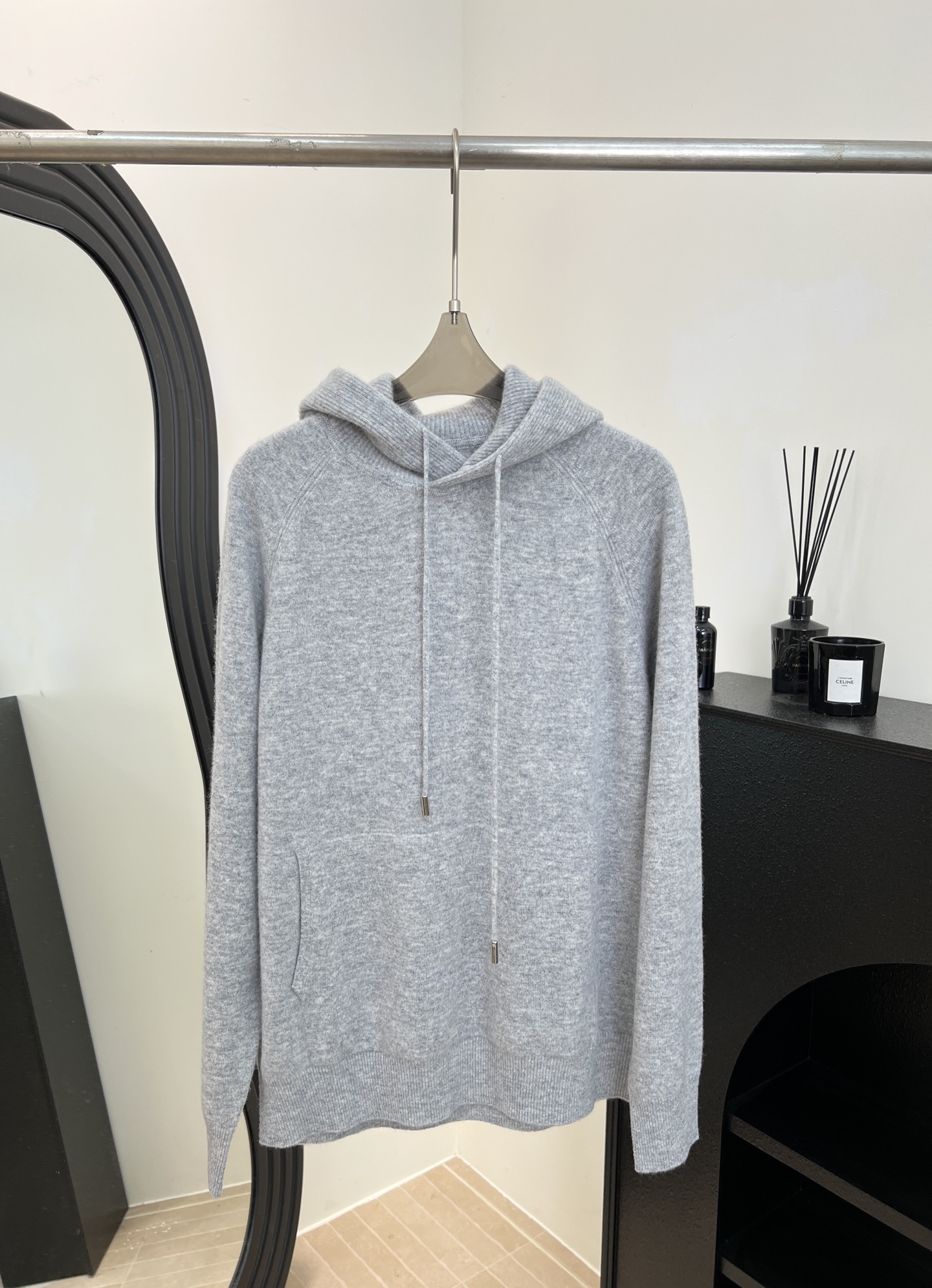 NO:591463,Loro Piana LP new autumn and winter knitted hooded sweatshirt, cashmere is super soft and skin-friendly, hood + drawstring design, straight shoulder contour, simple and textured, casual fit, size S M L,,loro piana,loro piana,hoodie,sweatshirts,hats,alexander wang19860909Loro Piana LP 秋冬新款 针织连帽卫衣、羊绒超柔软亲肤、连帽+抽绳设计、肩部轮廓挺拔、简约有质感、休闲版型 码数S M L,,loro piana,loro piana,hoodie,sweatshirts,hats,alexander wang,Women's clothing