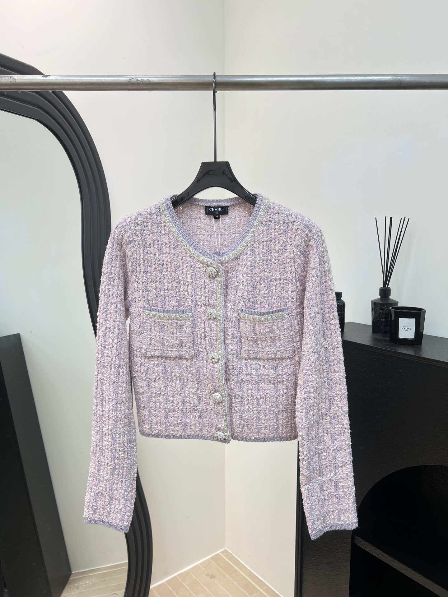 NO:588706,ChaneI Xiaoxiang new autumn and winter tweed jacket, light-colored yarn + hand-made beads, two small pockets on the front, short design, casual fit, size S M L,,chanel,jackets & coats,alexander wang19860909ChaneI 小香 秋冬新款 粗花呢外套、浅色系纱线+手工钉珠、正面有两个小口袋、短款设计、休闲版型 码数S M L,,chanel,jackets & coats,alexander wang,Women's clothing