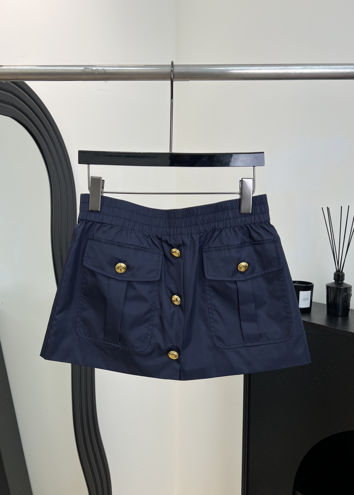 NO:591466,Miu Miu autumn and winter new style dark blue gold button skirt, light cotton fabric, elastic waist design, four gold button pockets on the front, casual fit, size S M L,,miumiu,skirts,alexander wang19860909Miu Miu 秋冬新款 深蓝色金扣短裙、轻薄棉质面料、松紧腰设计、正面四个金色纽扣口袋、休闲版型 码数S M L,,miumiu,skirts,alexander wang,Women's clothing
