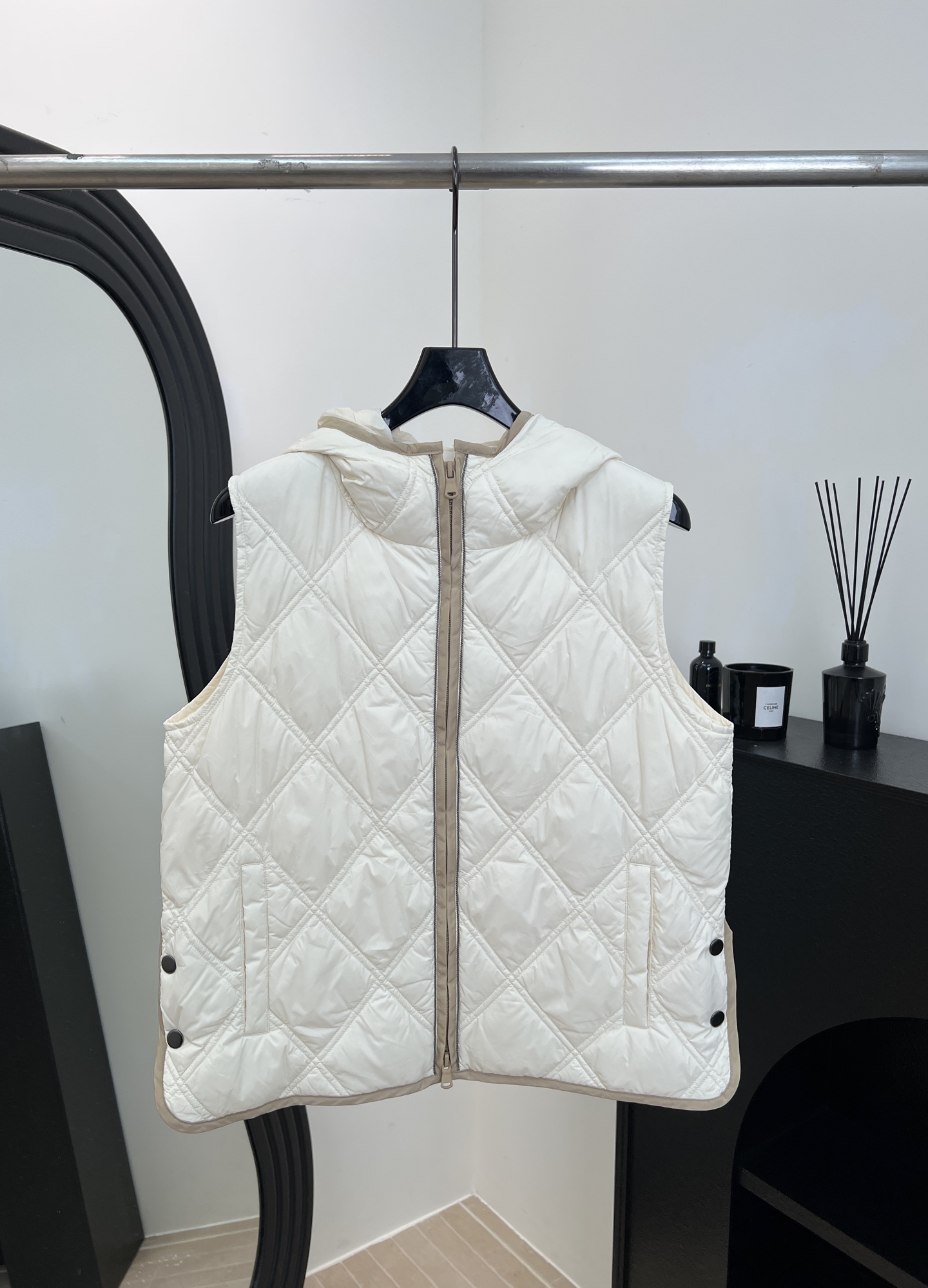 NO:606925,Comes with dust bag Brunello Cucineli BC new autumn and winter three-in-one wool hooded jacket, the outer layer is beige wool knitted soft and warm, the inner layer is removable down vest, ribbed cuffs and hem, casual fit, size S M L,, brunello cucinelli, jackets & coats, down jacket, hats, alexander wang19860909配防尘袋 Brunello Cucineli BC 秋冬新款 三合一羊毛连帽外套、外层是米色羊毛针织柔软保暖、内层可拆卸羽绒马甲、袖口和下摆罗纹收口、休闲版型 码数S M L,,brunello cucinelli,jackets & coats,down jacket,hats,alexander wang,Women's clothing