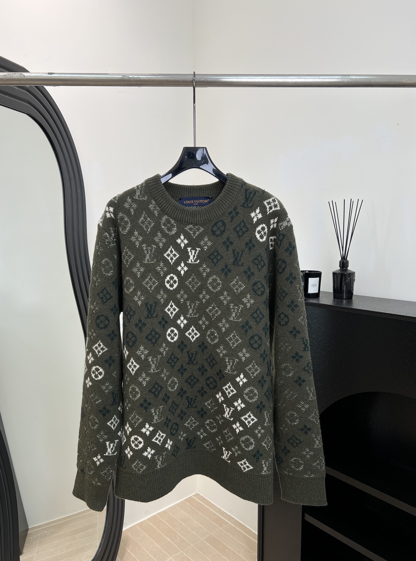 NO:606955,LouisVuitton Louis' new autumn and winter Monogram jacquard crew neck sweater, classic presbyopic pattern + earth tones, soft and comfortable fabrics, British forest style, casual version, same style for men and women, size S M L XL,,louis vuitton,louis vuitton,sweaters,alexander wang19860909LouisVuitton 路易 秋冬新款 Monogram提花圆领毛衣、经典老花图案+大地色系、织面料柔软舒适、英伦森林格调、休闲版型、男女同款 码数S M L XL,,louis vuitton,louis vuitton,sweaters,alexander wang,Women's clothing