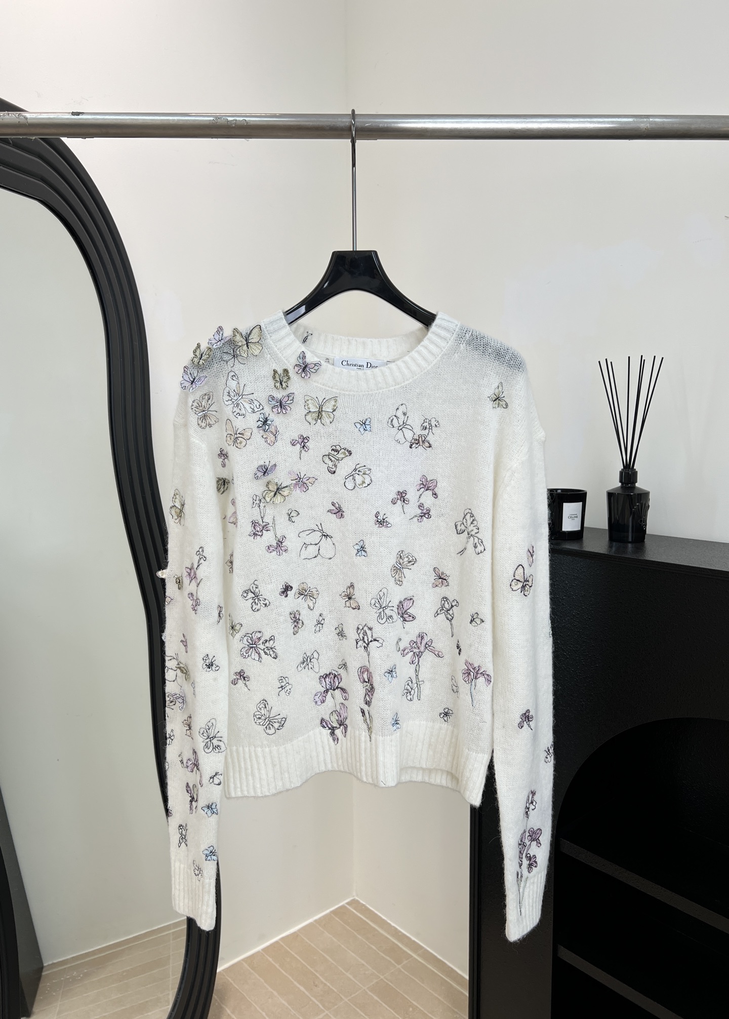 NO:606919,Dior's new autumn and winter butterfly embroidered sweater, colorful three-dimensional butterfly embroidery, ribbed details on the cuffs and hem, lifelike butterflies, casual fit, size S M L,, dior, alexander wang19860909Dior 秋冬新款 蝴蝶刺绣针织衫、彩色立体蝴蝶刺绣、袖口和下摆有罗纹细节、蝴蝶栩栩如生、休闲版型 码数S M L,,dior,alexander wang,Women's clothing