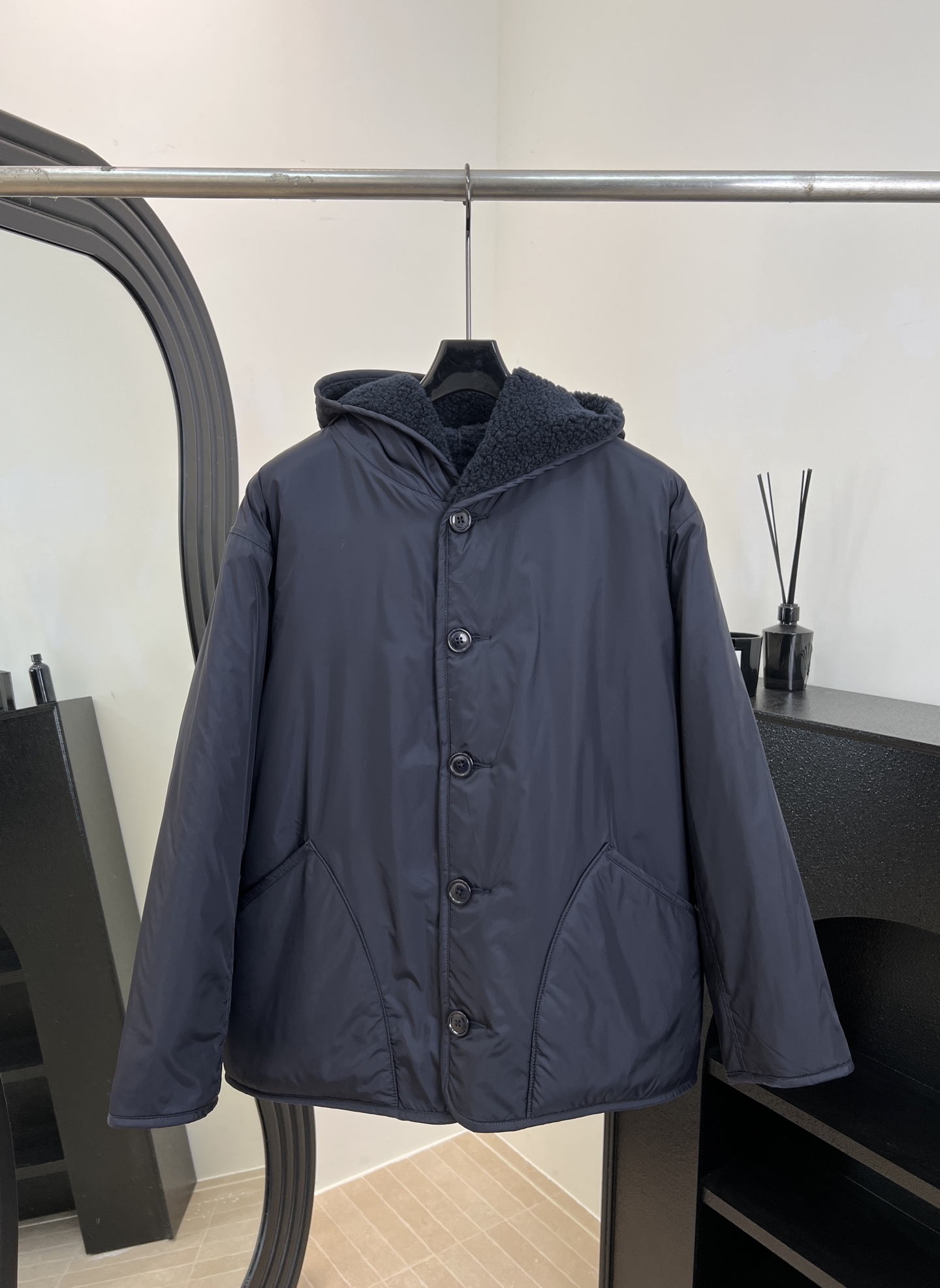 NO:622052,45R Autumn and winter new style, shearling cashmere reversible hooded jacket, one side is nylon fabric, the other side is terry fabric, buttons and pocket details, casual fit, size S M L,, jackets & coats, hats, alexander wang1986090945R 秋冬新款 羊圈绒两面穿连帽外套、一面是尼龙面料,一面是毛毛圈面料、纽扣和口袋细节、休闲版型 码数S M L,,jackets & coats,hats,alexander wang,Women's clothing