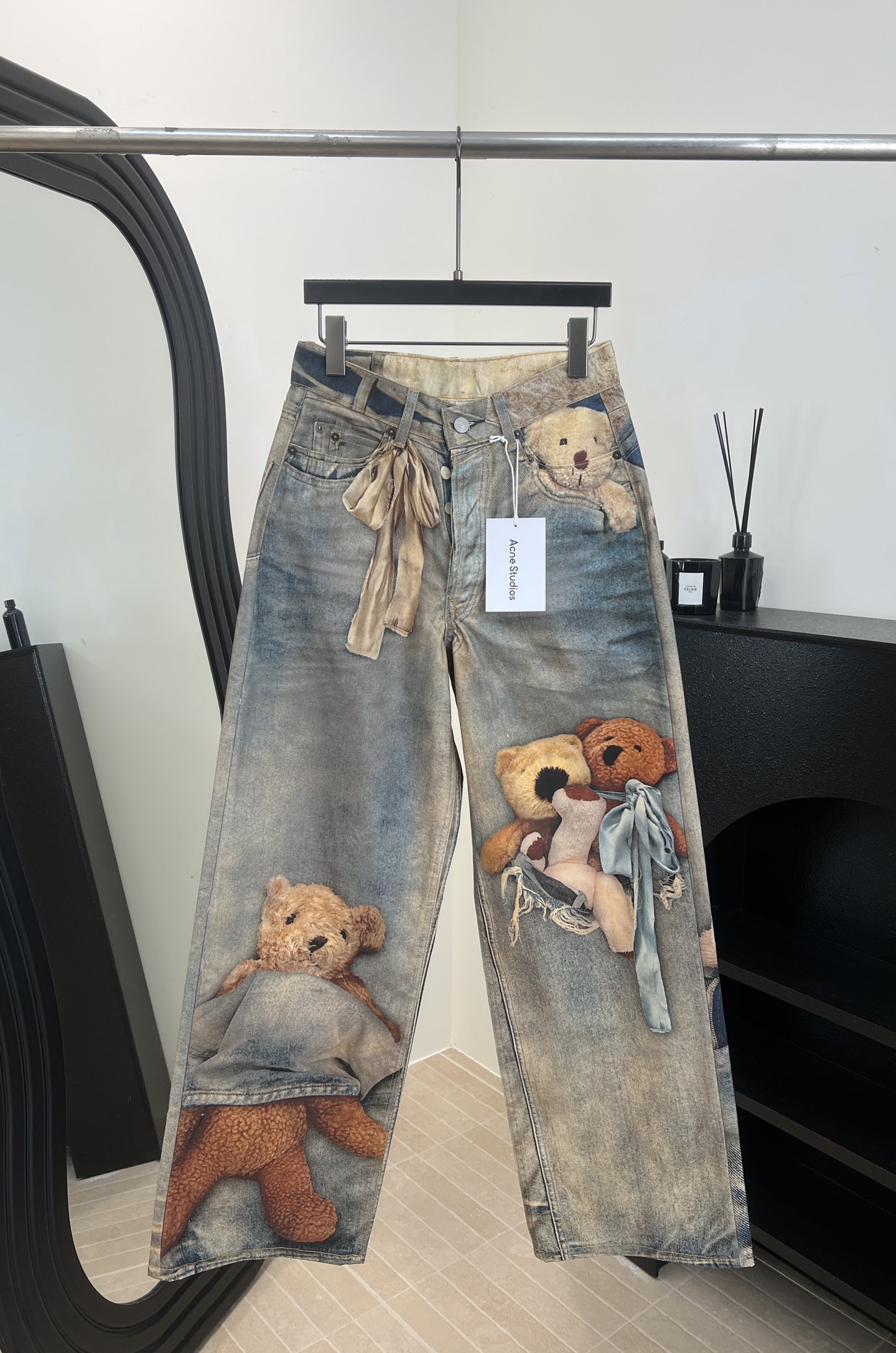 NO:622059,Acne Studios autumn and winter new style 1981 teddy bear 3D printed low-rise wide-leg jeans, made of retro washed denim, embellished with three-dimensional teddy bear patterns on the trousers, straight fit, unisex size XXXS XXS XS S M L XL,,acne studios,dior,jeans,alexander wang19860909Acne Studios 秋冬新款 1981泰迪熊3D印花低腰阔腿牛仔裤、采用复古水洗丹宁布、裤身点缀立体泰迪熊图案、直筒版型、男女同款 码数XXXS XXS XS S M L XL,,acne studios,dior,jeans,alexander wang,Women's clothing