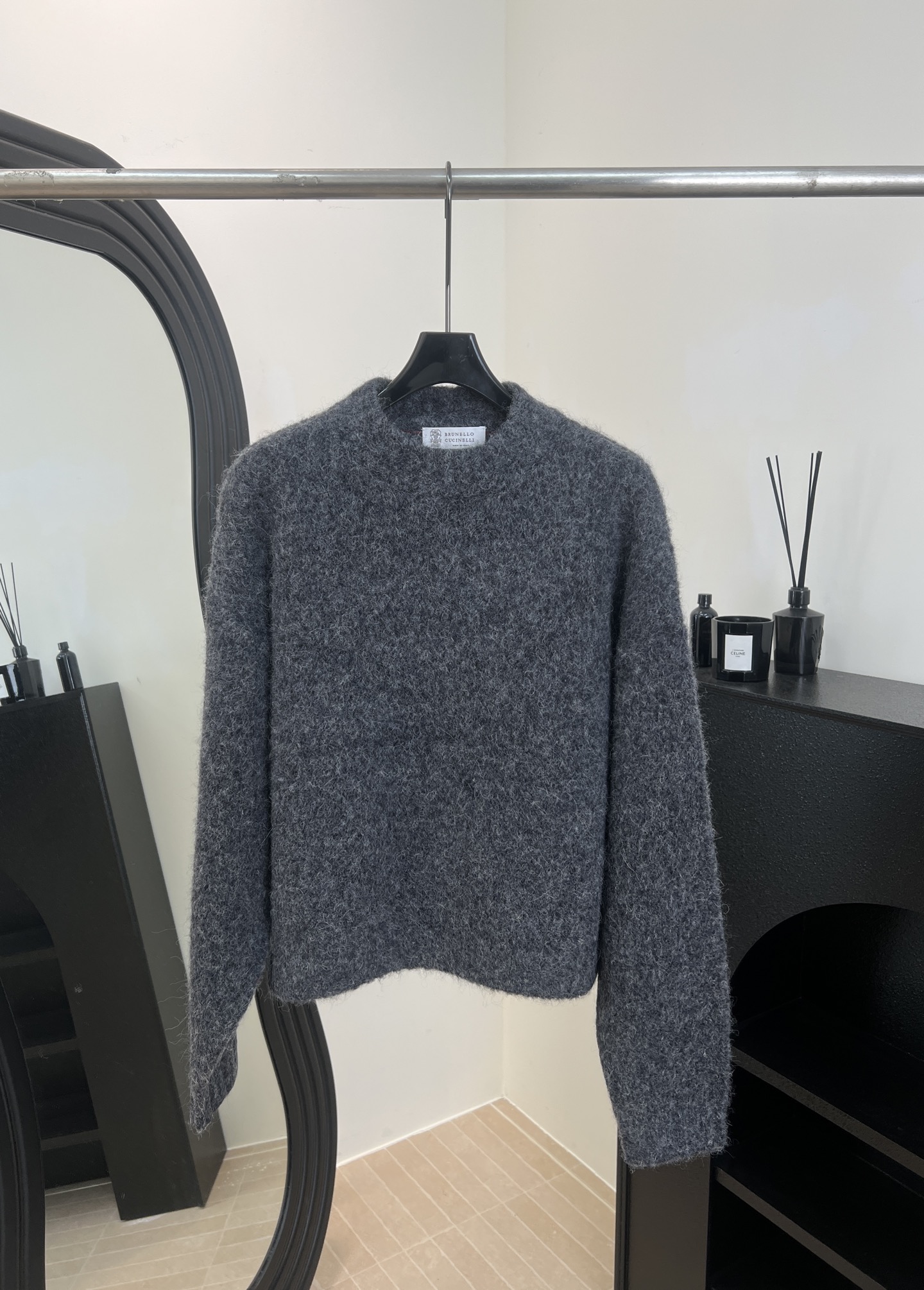 NO:622080,Brunello Cucinelli BC new autumn and winter gray pullover knitted sweater, the yarn is authentic alpaca + alpaca blend, soft and delicate, excellent warmth retention, short cut to modify the figure, casual fit, size S M,, brunello cucinelli, sweaters, alexander wang19860909Brunello Cucinelli BC 秋冬新款 灰色套头针织毛衣、纱线是正宗阿尔帕卡+羊驼毛混纺、柔软细腻保暖性超棒、短款剪裁修饰身材、休闲版型 码数S M,,brunello cucinelli,sweaters,alexander wang,Women's clothing
