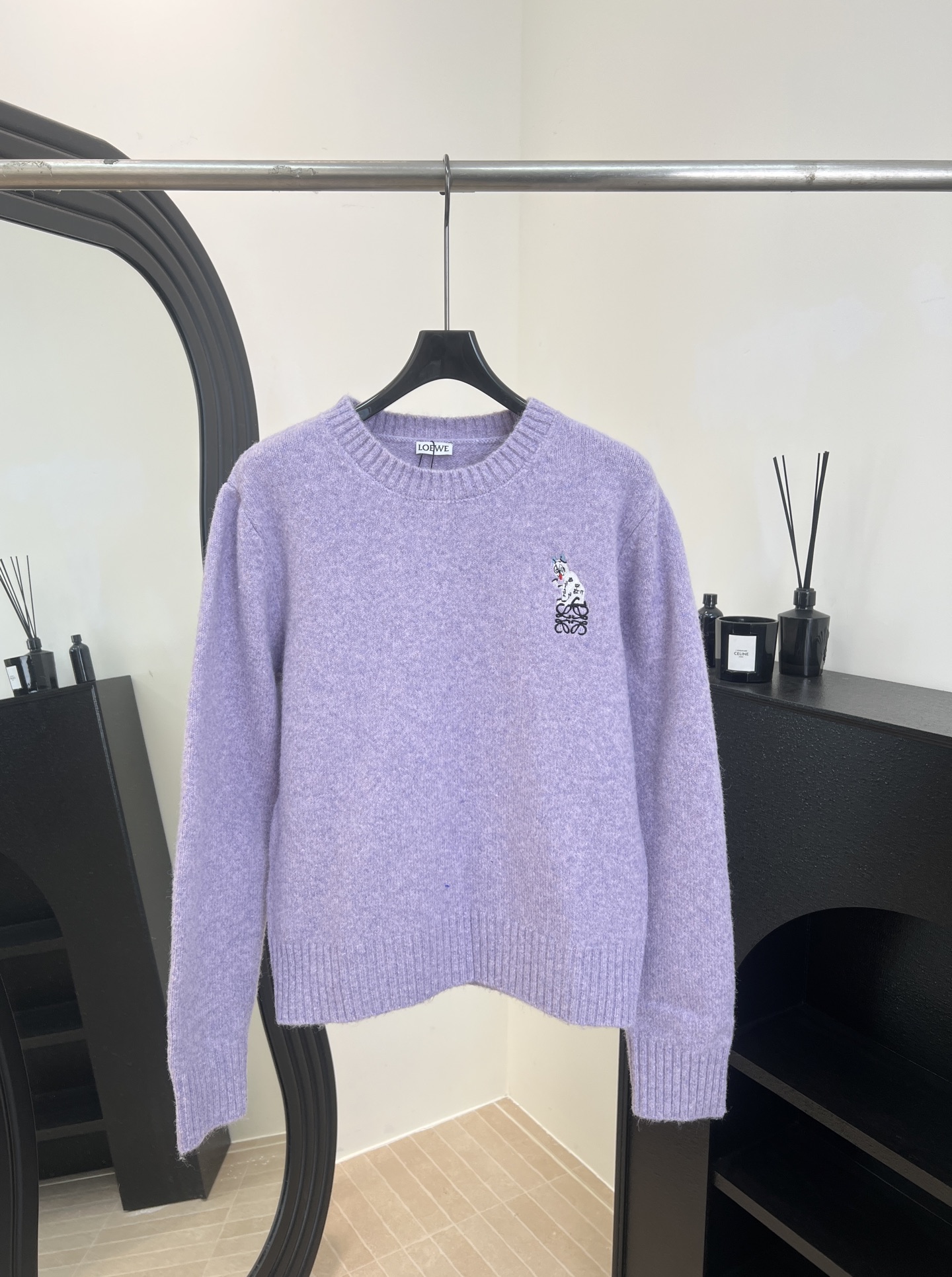 NO:622083,LOEWE's new autumn and winter embroidered cat knitted sweater, soft knitted material, super playful cat embroidery on the chest, and cat embellishment on the back, casual fit, size S M L,,loewe,sweaters,alexander wang19860909LOEWE 秋冬新款 刺绣猫咪针织毛衣、柔软针织材质、胸前猫咪刺绣超俏皮、背后也有小猫咪点缀、休闲版型 码数S M L,,loewe,sweaters,alexander wang,Women's clothing
