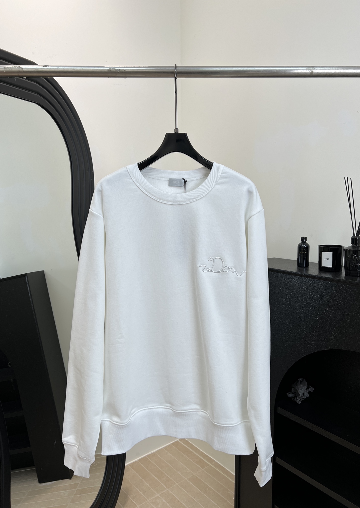 NO:626791,Dior's new early autumn knitted round neck long-sleeved sweatshirt, decorated with Dior Ribbon logo, customized cotton fleece fabric, with ribbed cuffs and hem, casual silhouette, decorated with Dior Ribbon embroidery on the chest and back, same size for men and women, size S M L XL,, dior, hoodie, sweatshirts, alexander wang19860909Dior 早秋新款 针织圆领长袖卫衣、饰以 Dior Ribbon 标志、定制棉质起绒面料、搭配罗纹袖口和底边、休闲廓形剪裁、胸前和背部饰以 Dior Ribbon 刺绣、男女同款 码数S M L XL,,dior,hoodie,sweatshirts,alexander wang,Women's clothing