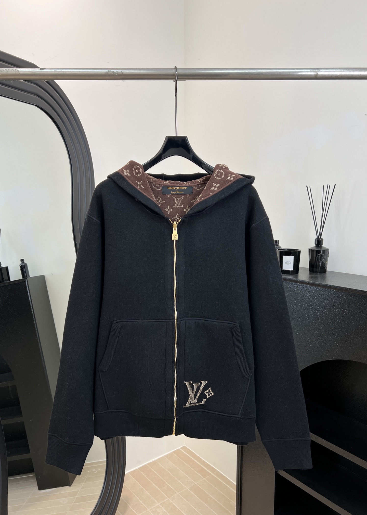 NO:626772,LouisVuitton Louis' new autumn and winter style reversible hooded printed jacket, one side solid color, one side Monogram dark pattern, high-quality knitted fabric, soft and comfortable, casual fit, size S M L XL,,louis vuitton,louis vuitton,jackets & coats,hats,alexander wang19860909LouisVuitton 路易 秋冬新款 双面穿连帽印花外套、一面纯色、一面Monogram暗纹、品质针织面料、柔软舒适、休闲版型 码数S M L XL,,louis vuitton,louis vuitton,jackets & coats,hats,alexander wang,Women's clothing
