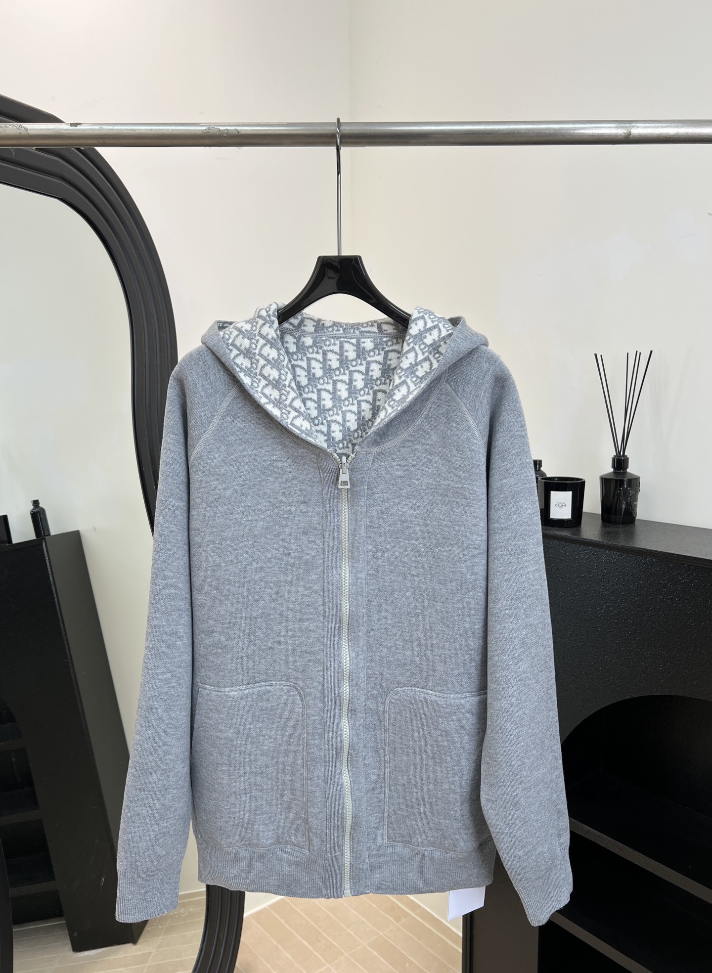 NO:626767,Dior's new autumn and winter double-sided cashmere hooded jacket, one side is lined with classic Oblique presbyopia, and one side is solid color. Hood + zipper design, casual fit, same style for men and women. Size S M L XL,, dior, jackets & coats, hats, alexander wang19860909Dior 秋冬新款 双面羊绒连帽夹克、一面内里是经典Oblique老花,一面纯色 连帽+拉链设计、休闲版型、男女同款 码数S M L XL,,dior,jackets & coats,hats,alexander wang,Women's clothing
