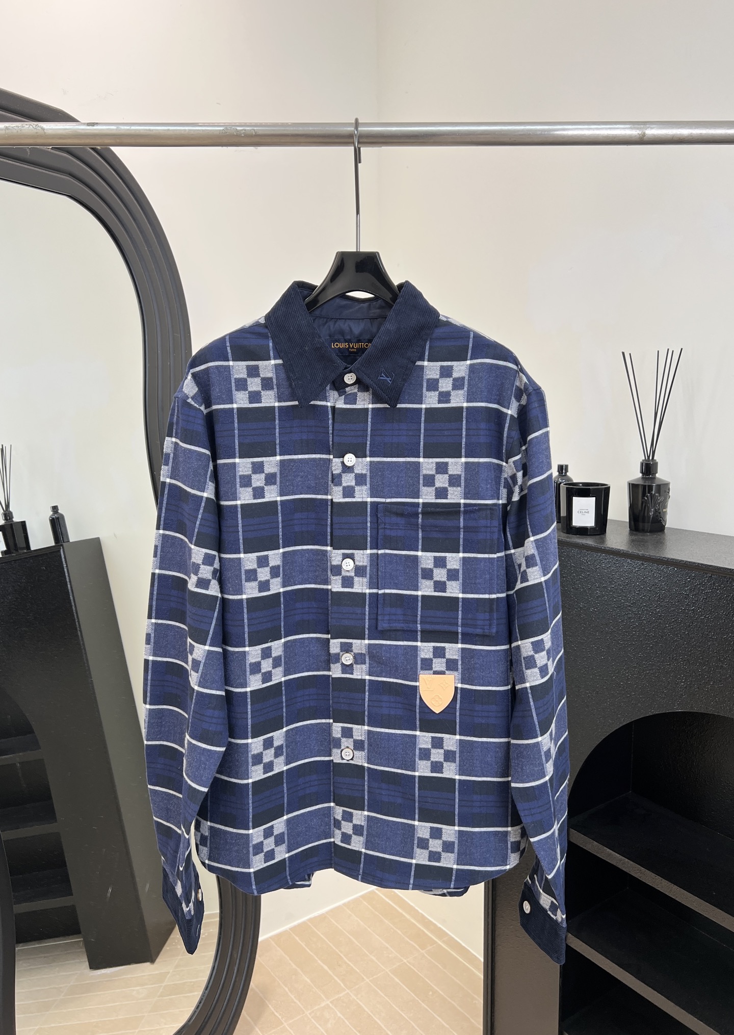 NO:626750,LouisVuitton Louis early spring new blue checkerboard print shirt, bright yellow leather on the left chest, Monogram checkerboard print, corduroy lapel, casual fit size S M L XL,,louis vuitton,louis vuitton,shirts,alexander wang19860909LouisVuitton 路易 早春新款 蓝色棋盘格印花衬衫、左胸亮黄色皮革、Monogram棋盘格印花、灯芯绒翻领、休闲版型 码数S M L XL,,louis vuitton,louis vuitton,shirts,alexander wang,Women's clothing