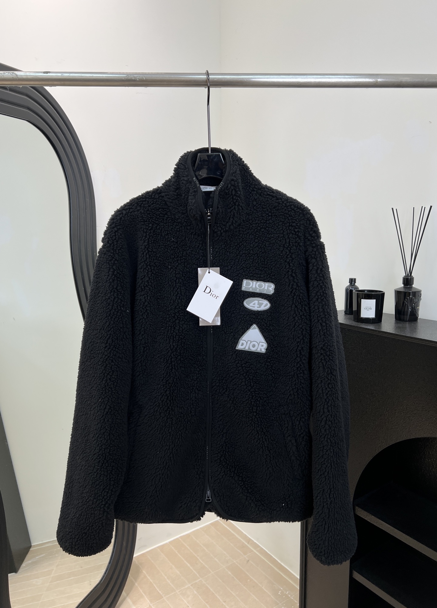 NO:654245,Men's Dior autumn and winter new polar fleece stand-collar jacket, made of granular material, with obvious plush feeling on the surface, decorated with Dior brand logo and patches, casual fit, size S M L XL,, dior, jackets & coats, alexander wang19860909男款Dior 秋冬新款 摇粒绒立领外套、采用颗粒材质、表面有明显的毛绒感、带有Dior品牌标志和补丁装饰、休闲版型 码数S M L XL,,dior,jackets & coats,alexander wang,Women's clothing