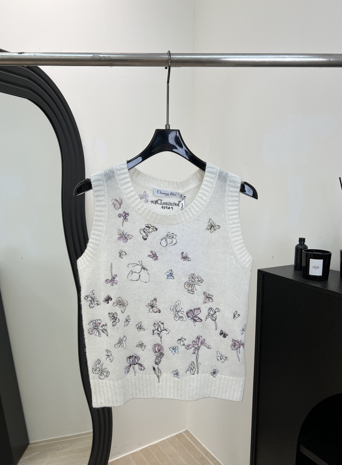 NO:654210,Dior's new autumn and winter butterfly cashmere embroidered knitted vest, colorful three-dimensional butterfly embroidery, lifelike butterflies, casual version, size S M L,, dior, alexander wang19860909Dior 秋冬新款 蝴蝶羊绒刺绣针织背心、彩色立体蝴蝶刺绣、蝴蝶栩栩如生、休闲版型 码数S M L,,dior,alexander wang,Women's clothing