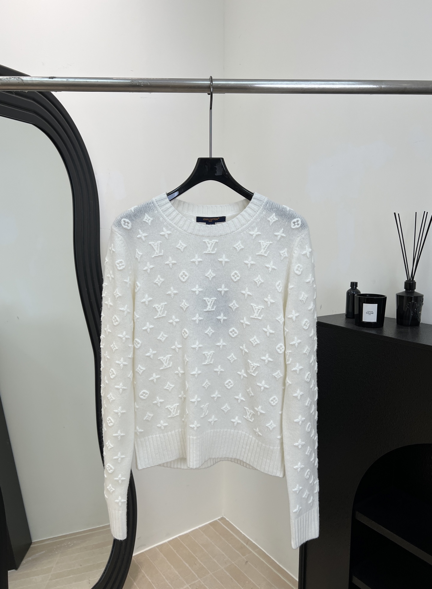 NO:654203,LouisVuitton Louis' new autumn and winter embossed cashmere knitted sweater, made of high-quality cashmere, soft and skin-friendly, classic Monogram presbyopia pattern three-dimensional embossed, casual version size S M L,,louis vuitton,louis vuitton,sweaters,alexander wang19860909LouisVuitton 路易 秋冬新款 浮雕羊绒针织毛衣、采用高品质山羊绒、触感柔软亲肤、经典Monogram老花图案立体浮雕、休闲版型 码数S M L,,louis vuitton,louis vuitton,sweaters,alexander wang,Women's clothing