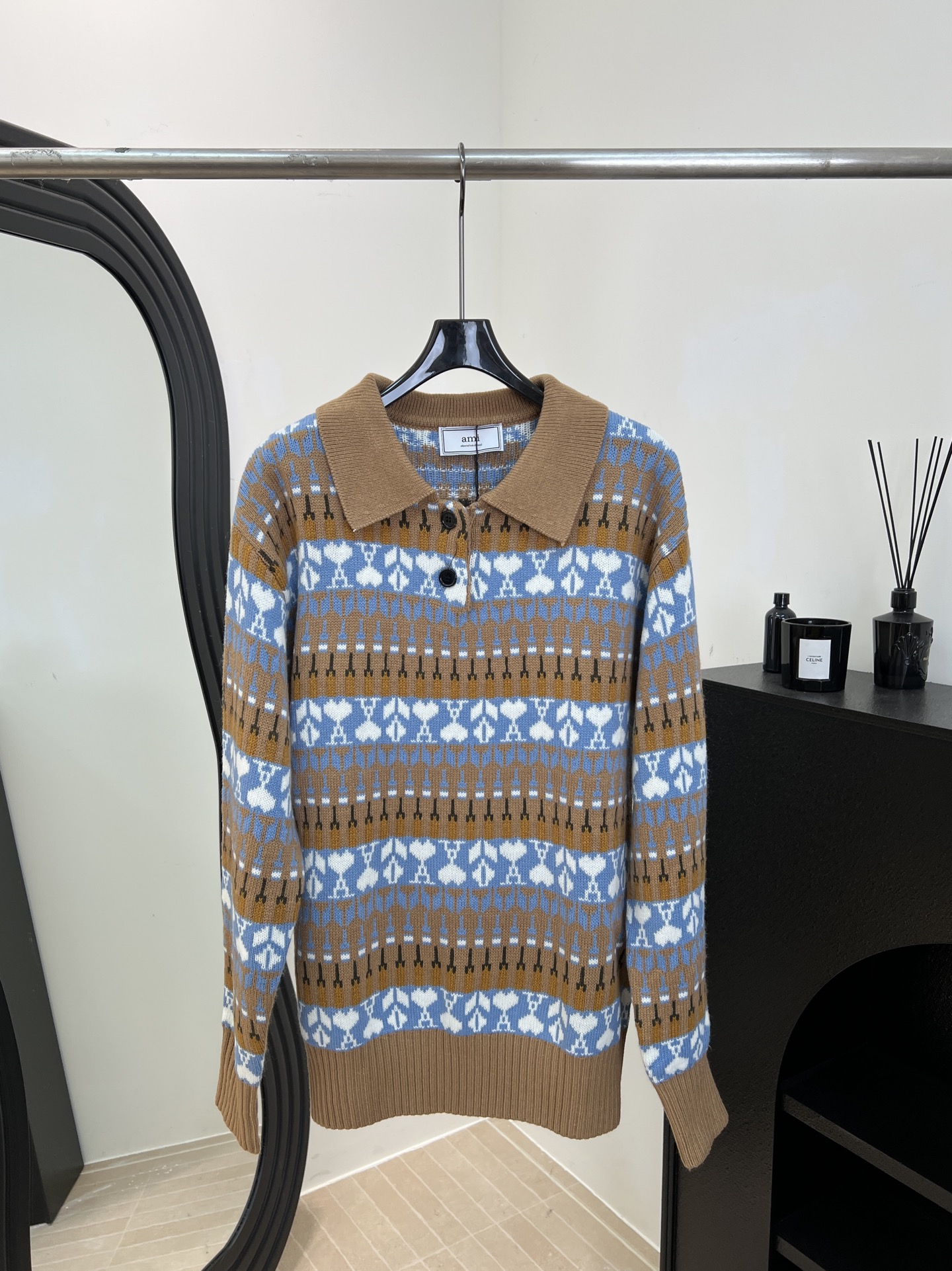 NO:654189,Ami's new fall and winter Fair Isle jacquard Polo sweater, made of soft wool, brown and blue contrasting colors + classic Fair Isle jacquard, Polo lapel design, casual fit, size S M L,,sweaters,alexander wang19860909Ami 秋冬新款 费尔岛提花 Polo毛衣、采用柔软羊毛、棕蓝撞色+经典费尔岛提花、Polo翻领设计、休闲版型 码数S M L,,sweaters,alexander wang,Women's clothing