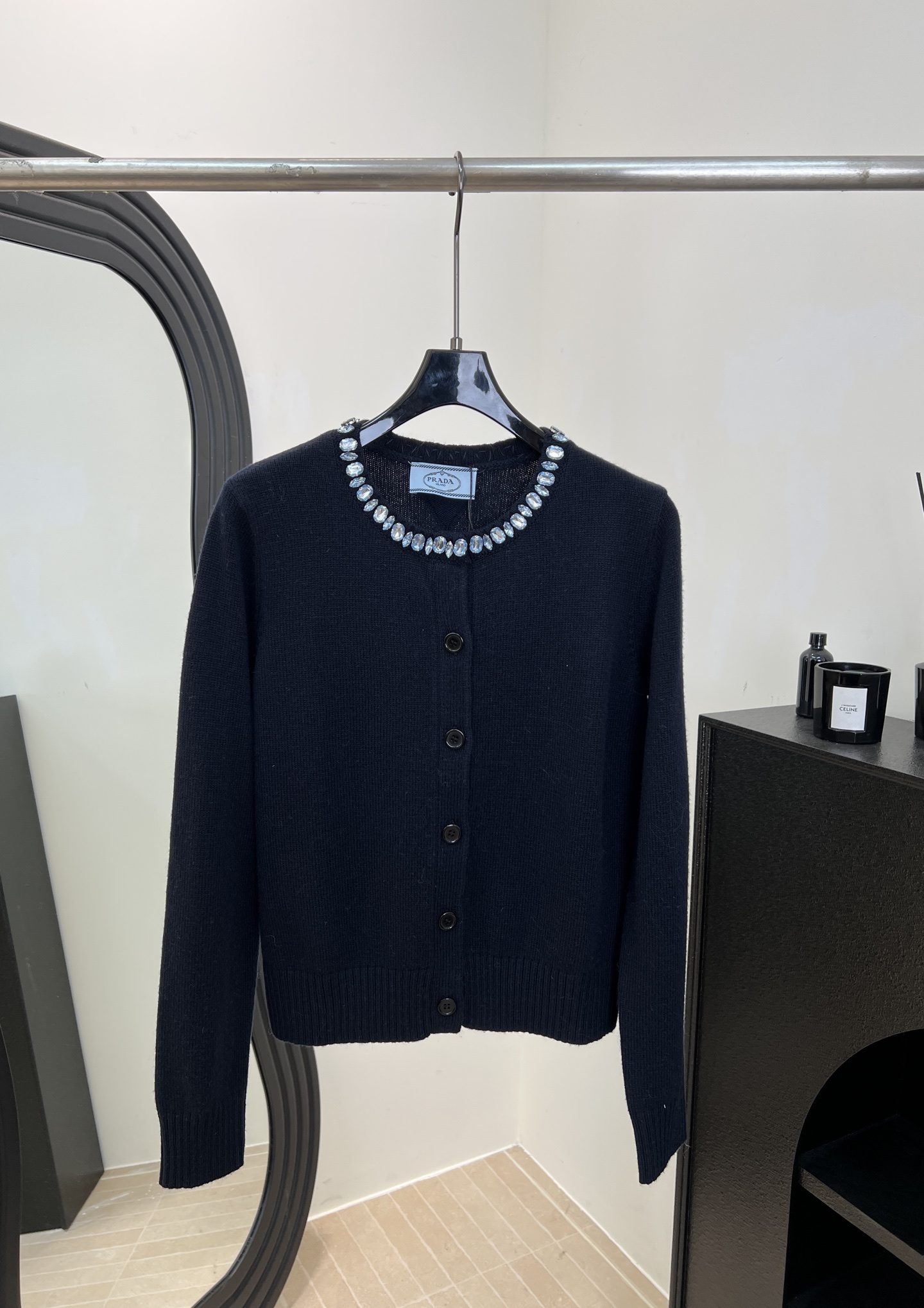NO:654176,Prada's new autumn and winter wool perm crew neck sweater, made of navy blue wool fabric, light blue rhinestone embellished neckline, ribbed cuffs and hem, elastic version, crew neck, casual fit, size SML,, prada, sweaters, alexander wang19860909Prada 秋冬新款 羊毛烫钻圆领毛衣、甄选藏蓝色羊毛面料制作、浅蓝色水钻点缀领口、罗纹袖口和下摆、弹力版型 圆领领口、休闲版型 码数SML,,prada,sweaters,alexander wang,Women's clothing