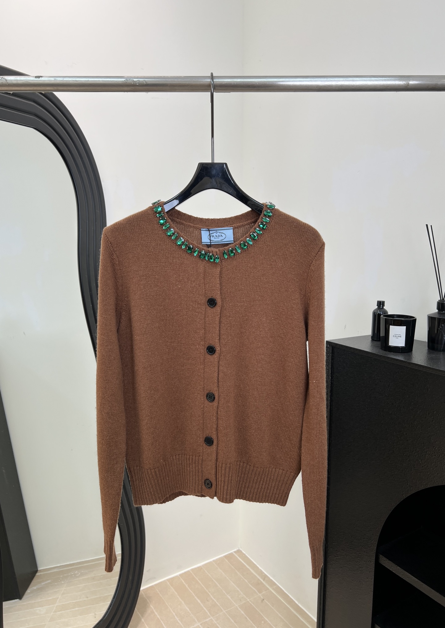 NO:654218,Prada's new fall and winter style wool perm crew neck sweater, made of brown wool fabric, light blue rhinestone embellished neckline, ribbed cuffs and hem, elastic version, crew neck, casual fit, size SML,, prada, sweaters, alexander wang19860909Prada 秋冬新款 羊毛烫钻圆领毛衣、甄选棕色羊毛面料制作、浅蓝色水钻点缀领口、罗纹袖口和下摆、弹力版型 圆领领口、休闲版型 码数SML,,prada,sweaters,alexander wang,Women's clothing