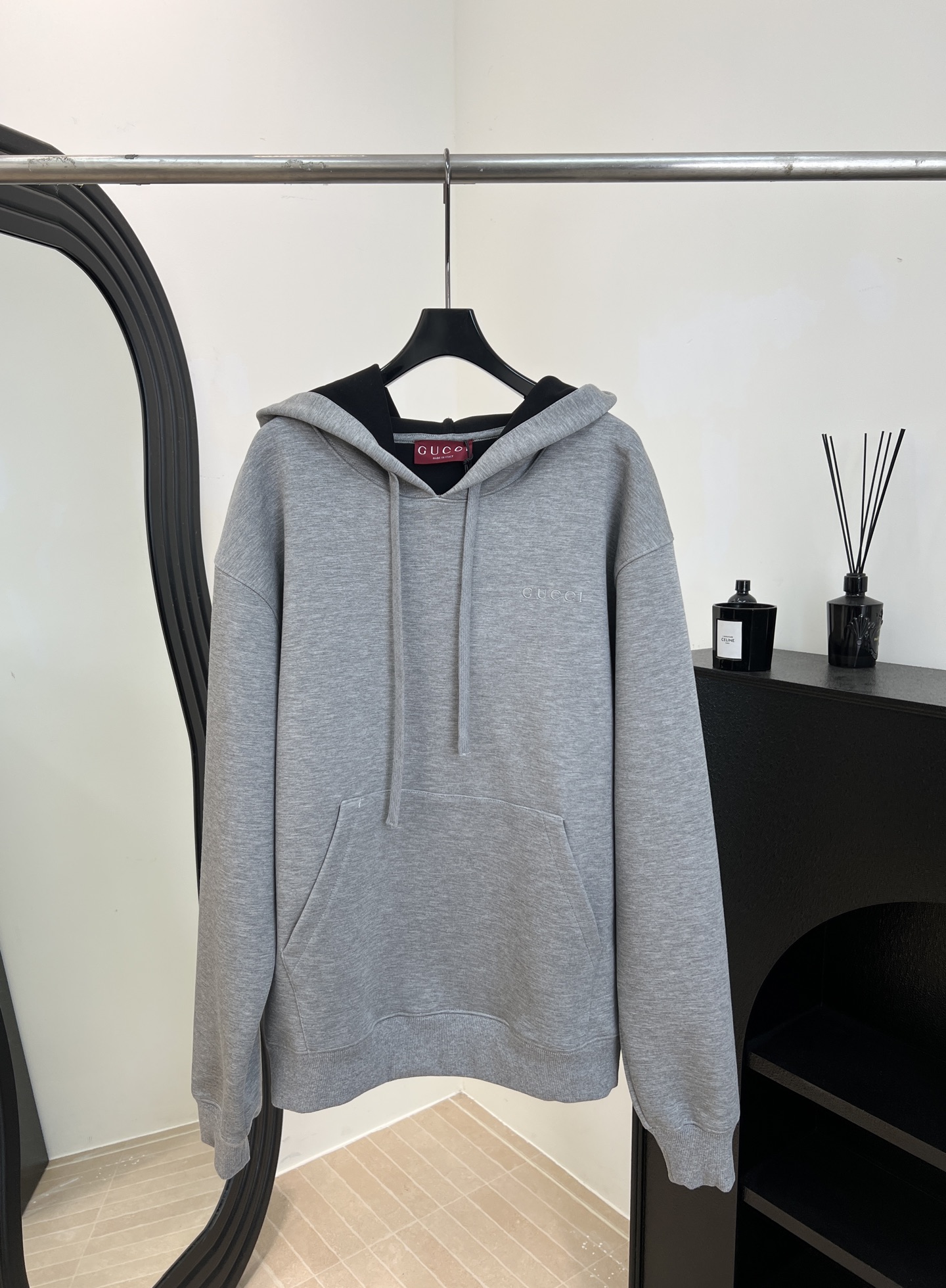 NO:654175,Gucci new autumn and winter style solid gray hooded sweatshirt, soft and comfortable cotton fabric, brand logo on the chest, large front pockets, loose fit, same size for men and women, size S M L XL,, gucci, hoodie, sweatshirts, hats, alexander wang19860909Gucci 秋冬新款 纯色灰色连帽卫衣、棉质面料柔软舒适、胸前品牌标识、正面大口袋、宽松版型、男女同款 码数S M L XL,,gucci,hoodie,sweatshirts,hats,alexander wang,Women's clothing
