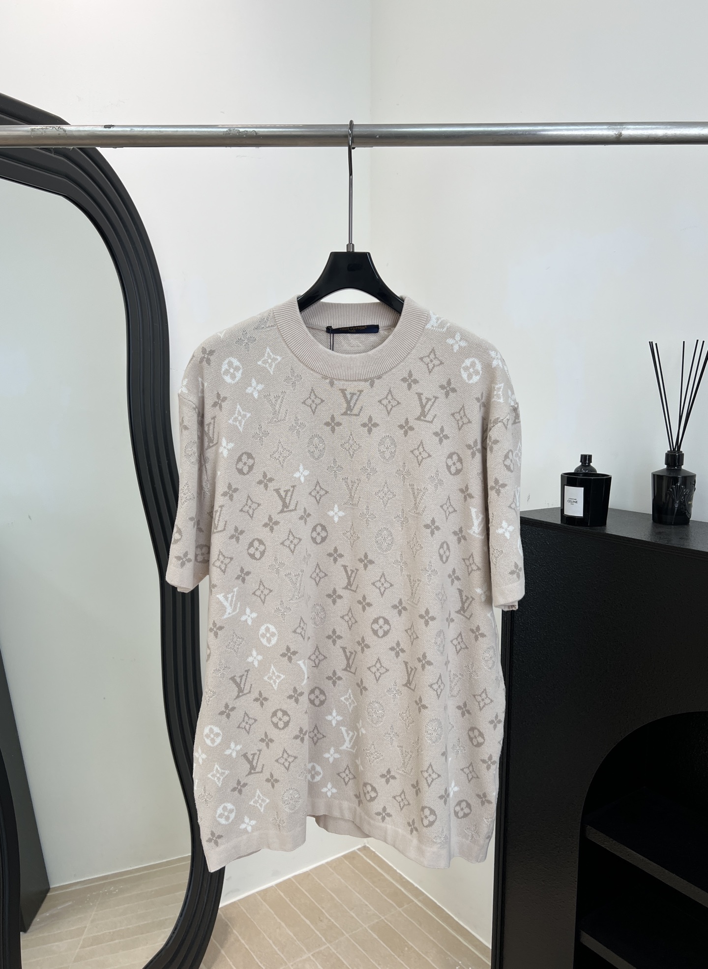 NO:654147,LouisVuitton Louis early spring new Monogram jacquard T-shirt, customized knitted fabric, classic presbyopic pattern three-dimensional, loose version, same style for men and women, size S M L XL,, louis vuitton, louis vuitton, tees, t-shirt, alexander wang19860909LouisVuitton 路易 早春新款 Monogram提花T恤、定制针织面料、经典老花图案立体、宽松版型、男女同款 码数S M L XL,,louis vuitton,louis vuitton,tees，t-shirt,alexander wang,Women's clothing