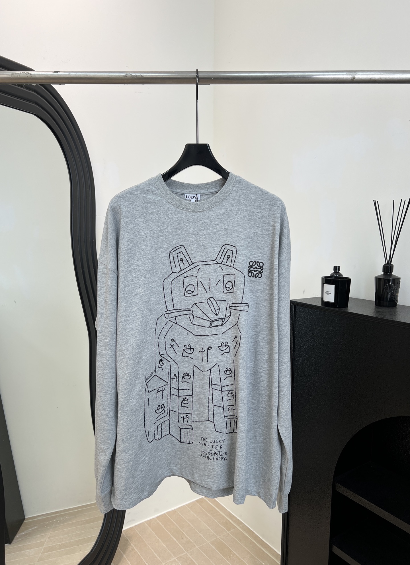 NO:654197,Loewe's new early spring Louis Wain co-branded cat long-sleeved T-shirt, front cat embroidery + classic Anagram Logo, cuffs and hem rib design, casual fit, size S M L XL,, louis vuitton, loewe, tees, t-shirt, alexander wang19860909Loewe 早春新款 Louis Wain 联名猫咪长袖T恤、正面猫咪刺绣+经典Anagram Logo、袖口和下摆罗纹设计、休闲版型 码数S M L XL,,louis vuitton,loewe,tees，t-shirt,alexander wang,Women's clothing