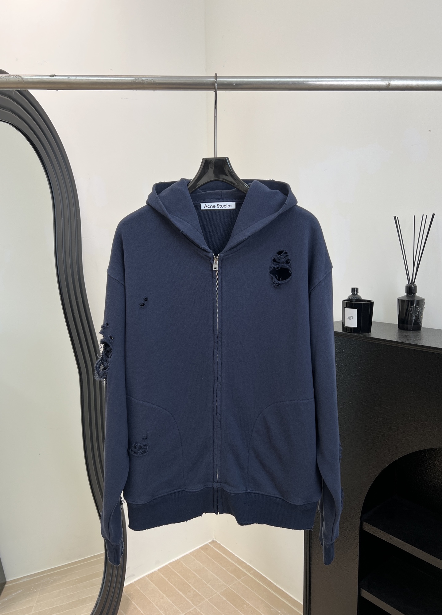 NO:654186,Acne Studios early spring new product, button series zipper hooded sweatshirt, made of soft cotton terry cloth, gray round logo on the back, hole and frayed design, casual fit, size S M L,,acne studios,dior,hoodie,sweatshirts,hats,alexander wang19860909Acne Studios 早春新品 纽扣系列拉链连帽卫衣、采用柔软棉质毛圈布、背部灰色圆形logo、破洞和磨损设计、休闲版型 码数S M L,,acne studios,dior,hoodie,sweatshirts,hats,alexander wang,Women's clothing
