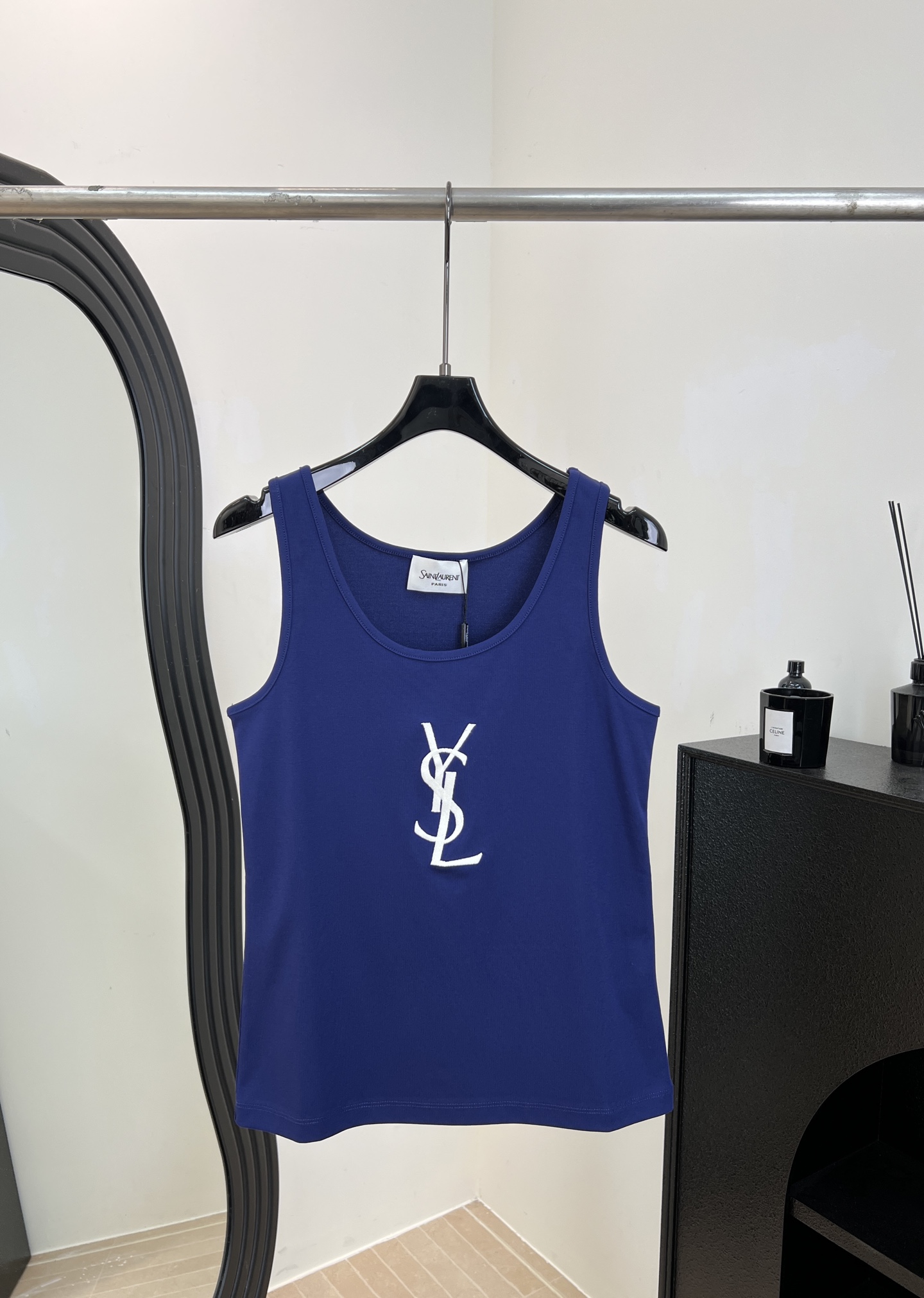NO:654158,Saint Laurent YSL new style for early spring, sleeveless embroidered letter vest, white 'YSL' three-dimensional embroidered logo on the front, ribbed collar, casual fit, size S M L,, saint laurent, saint laurent, alexander wang19860909Saint Laurent YSL 早春新款 无袖刺绣字母背心、正面饰有白色“YSL”立体刺绣标识、领口罗纹包边、休闲版型 码数S M L,,saint laurent,saint laurent,alexander wang,Women's clothing