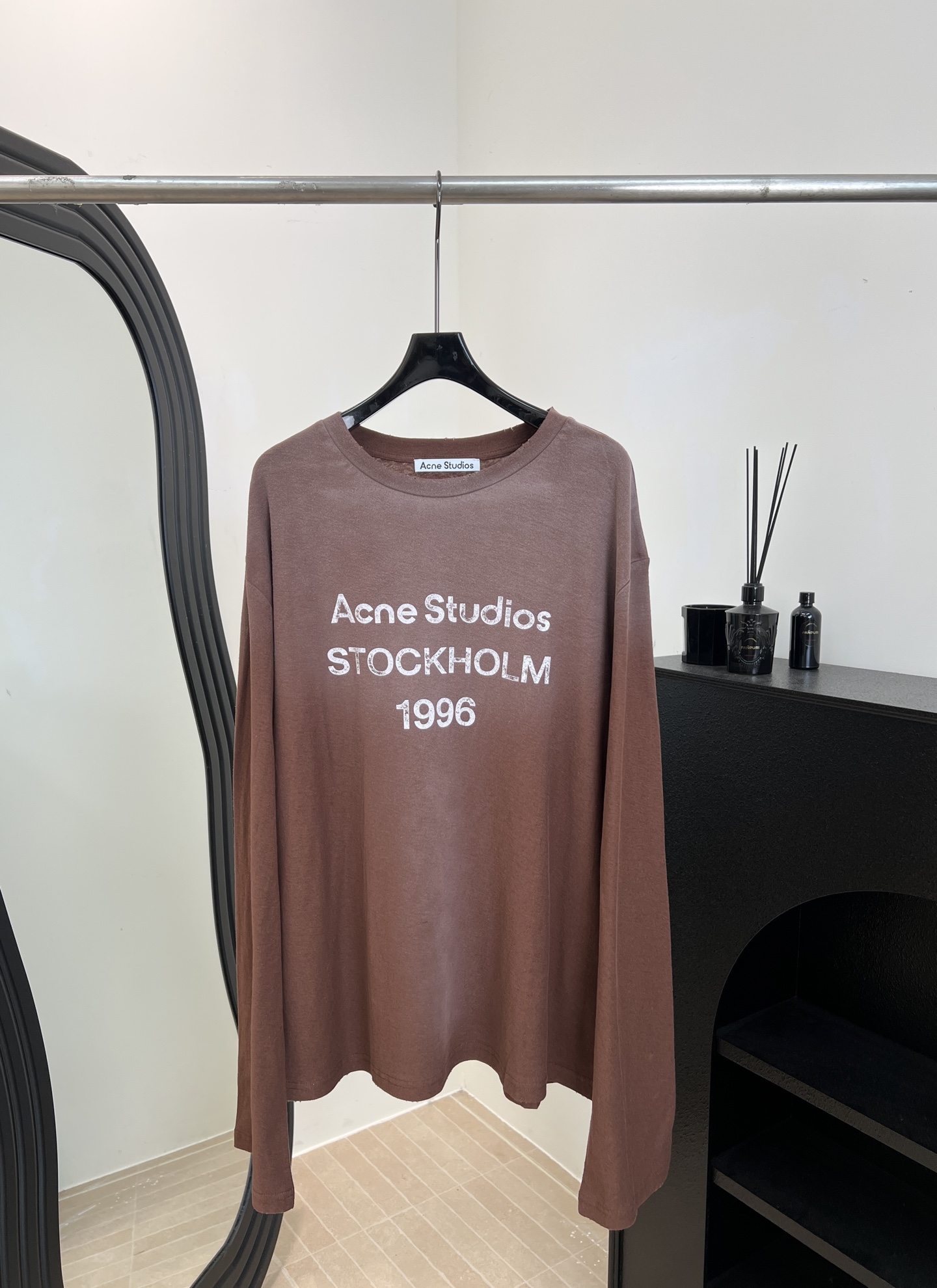 NO:658736,Acne Studios early spring new style, latest color, 1996 inkjet retro distressed long-sleeved T-shirt, decorated with Acne Studios 1996 logo pattern, designed with retro inkjet pattern, 15 linen + 85 cotton, very comfortable, soft and breathable, comfortable and lazy style, loose fit, same size for men and women, size S M L,,acne studios,dior,tees,t-shirt,alexander wang19860909Acne Studios 早春新款 最新颜色 1996喷绘复古做旧脏脏长袖T恤、饰有 Acne Studios 1996 徽标图案、采用复古喷绘图案设计、15亚麻+85棉非常舒服柔软透气、舒适慵懒风、宽松版型、男女同款 码数S M L,,acne studios,dior,tees，t-shirt,alexander wang,Women's clothing