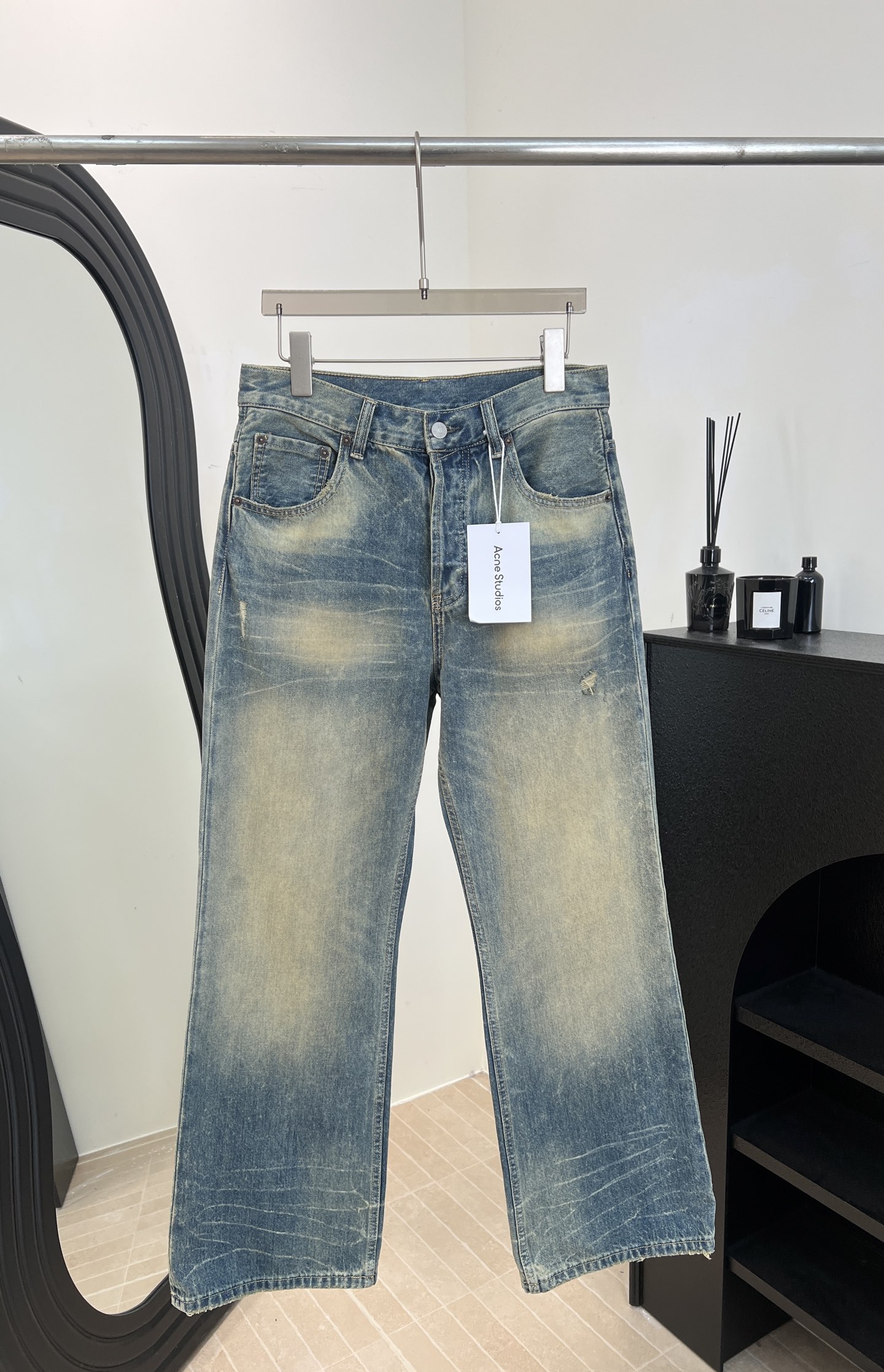 NO:665631,Acne Studios Autumn and Winter New Style M Retro Washed Jeans, Unique Mud Dyeing Technique + Destroyed Details, Retro Heavy Duty Washing, Straight Fit, Unisex Style, Size 28/29/30/31/32/33,,acne studios,dior,jeans, 19860909Acne Studios 秋冬新款 M复古水洗牛仔裤、独特泥染工艺＋破坏细节、复古重工水洗做旧、直筒版型、男女同款 码数28/29/30/31/32/33,,acne studios,dior,jeans, ,Women's clothing