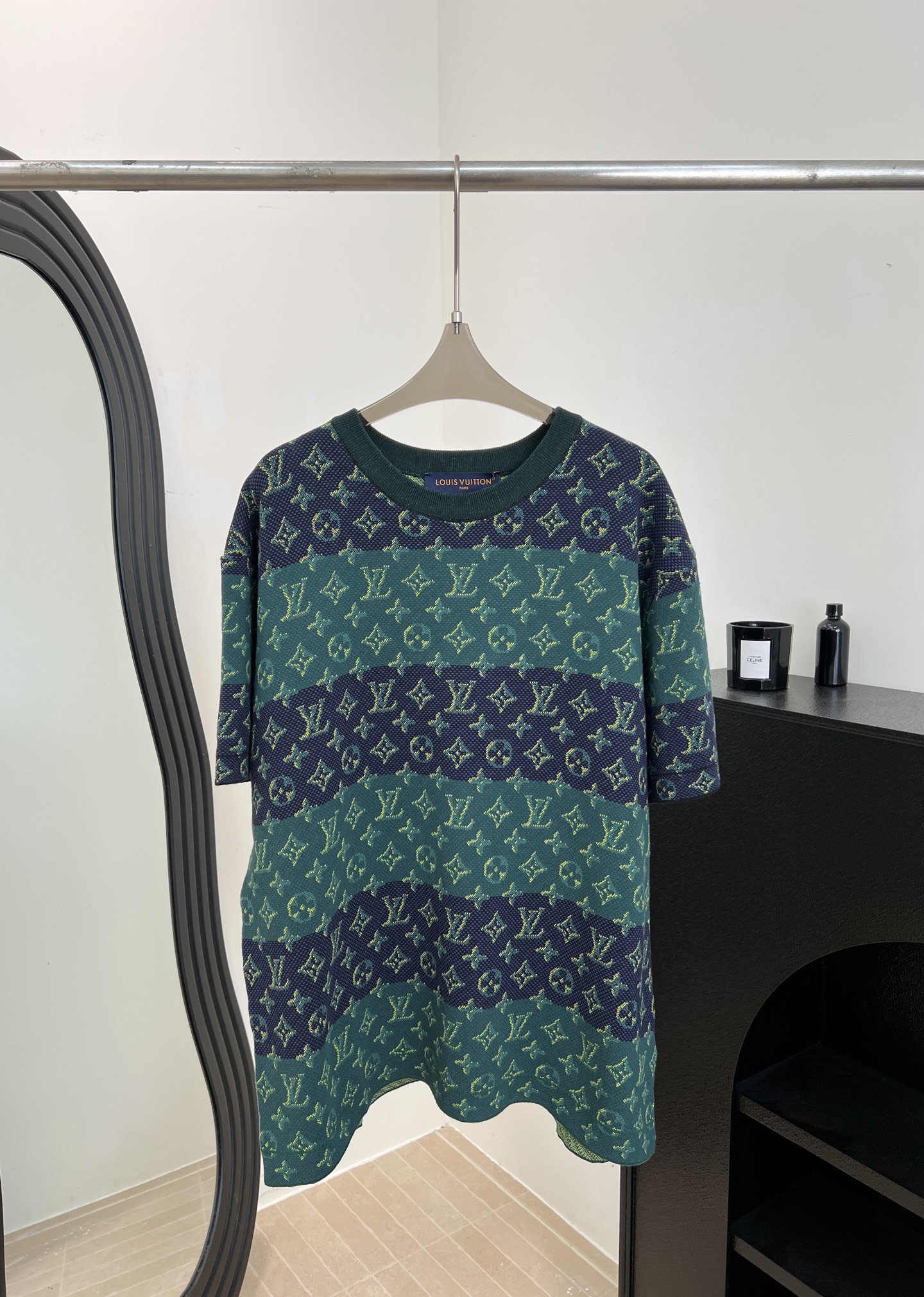 NO:667456,LouisVuitto* Louis early spring new jacquard horizontal stripe knitted T-shirt, classic Monogram pattern + green and blue horizontal stripes, knitted fabric is comfortable and soft, loose version, same style for men and women. Size S M L XL, Louis Vuitton, Louis Vuitton, tees, T-shirt,  19860909LouisVuitto* 路易 早春新款 提花横纹针织T恤、经典Monogram图案＋绿色蓝色横纹、针织面料舒适柔软、宽松版型、男女同款 码数S M L XL,,louis vuitton,louis vuitton,tees，t-shirt, ,Women's clothing