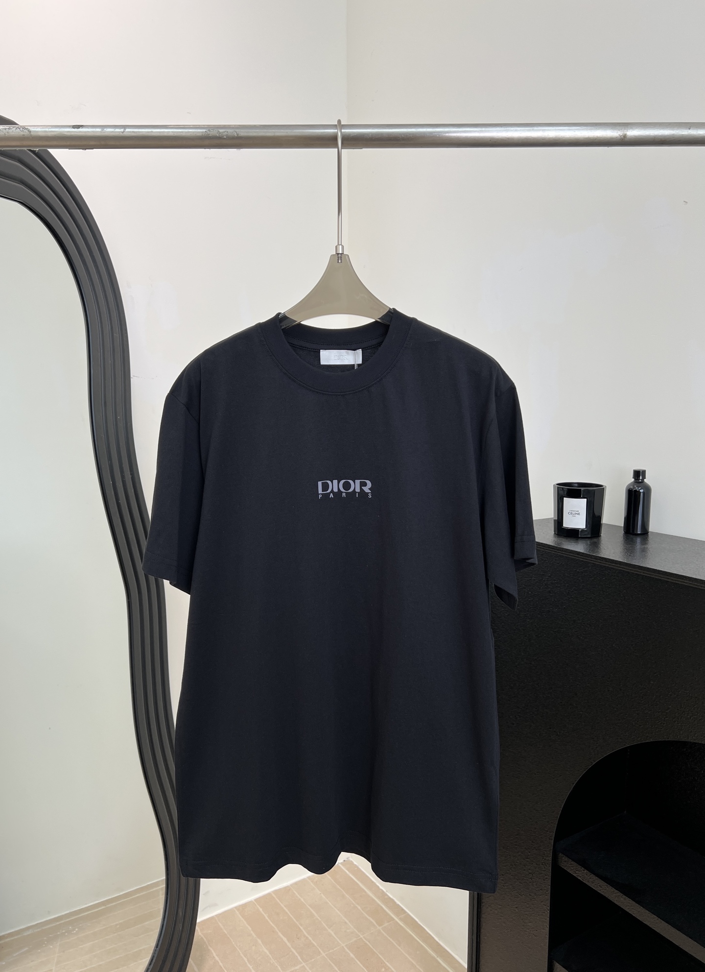 NO:667453,Dior's new early spring limited series solid color round neck pullover short-sleeved T-shirt, with a white triangle and the word 'DIOR' on the back, pure cotton material, soft and comfortable, casual fit, same style for men and women, size S M L XL XXL,, dior, T-shirt, tees, t-shirt,  19860909Dior 早春新款 限定系列纯色圆领套头短袖T恤、背面有白色三角形和“DIOR”字样、纯棉材质柔软舒适、休闲版型、男女同款 码数S M L XL XXL,,dior,T-shirt,tees，t-shirt, ,Women's clothing