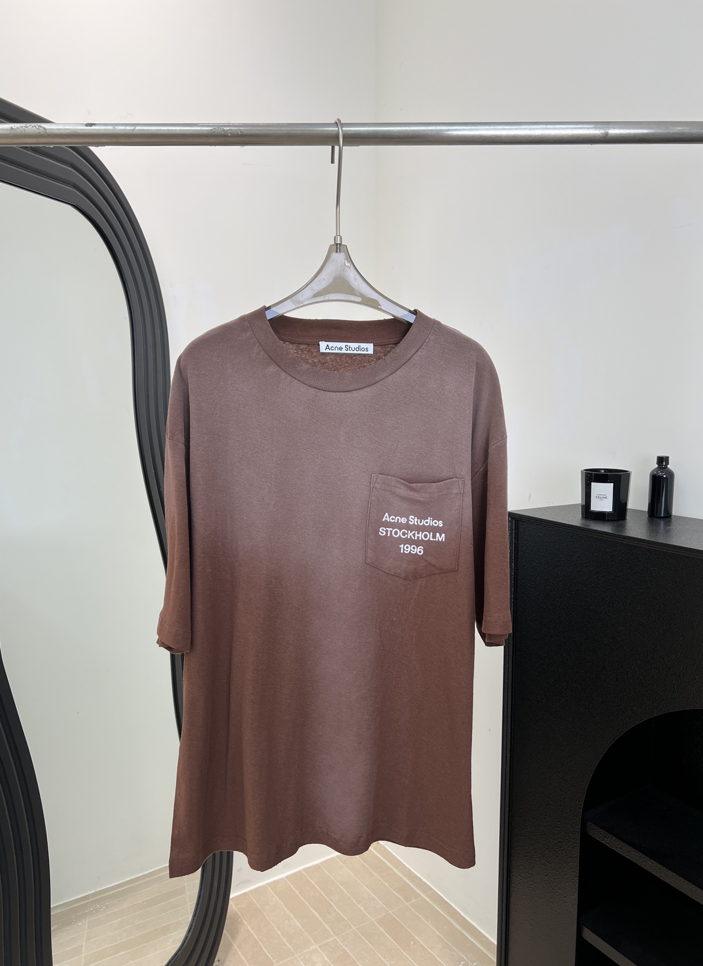 NO:683925,Acne Studios early spring new style 1996 pocket printed round neck short-sleeved T-shirt, chest pocket with logo artwork and frayed ribbed neckline, cotton and linen fabric upper body is light and comfortable, casual fit, same size for men and women, size S M L,,acne studios,dior,T-shirt,19860909Acne Studios 早春新款 1996口袋印花圆领短袖T、带有标志艺术品的胸袋和磨破罗纹领口、棉麻的面料上身轻薄舒适、休闲版型、男女同款 码数S M L,,acne studios,dior,T-shirt,,Women's clothing