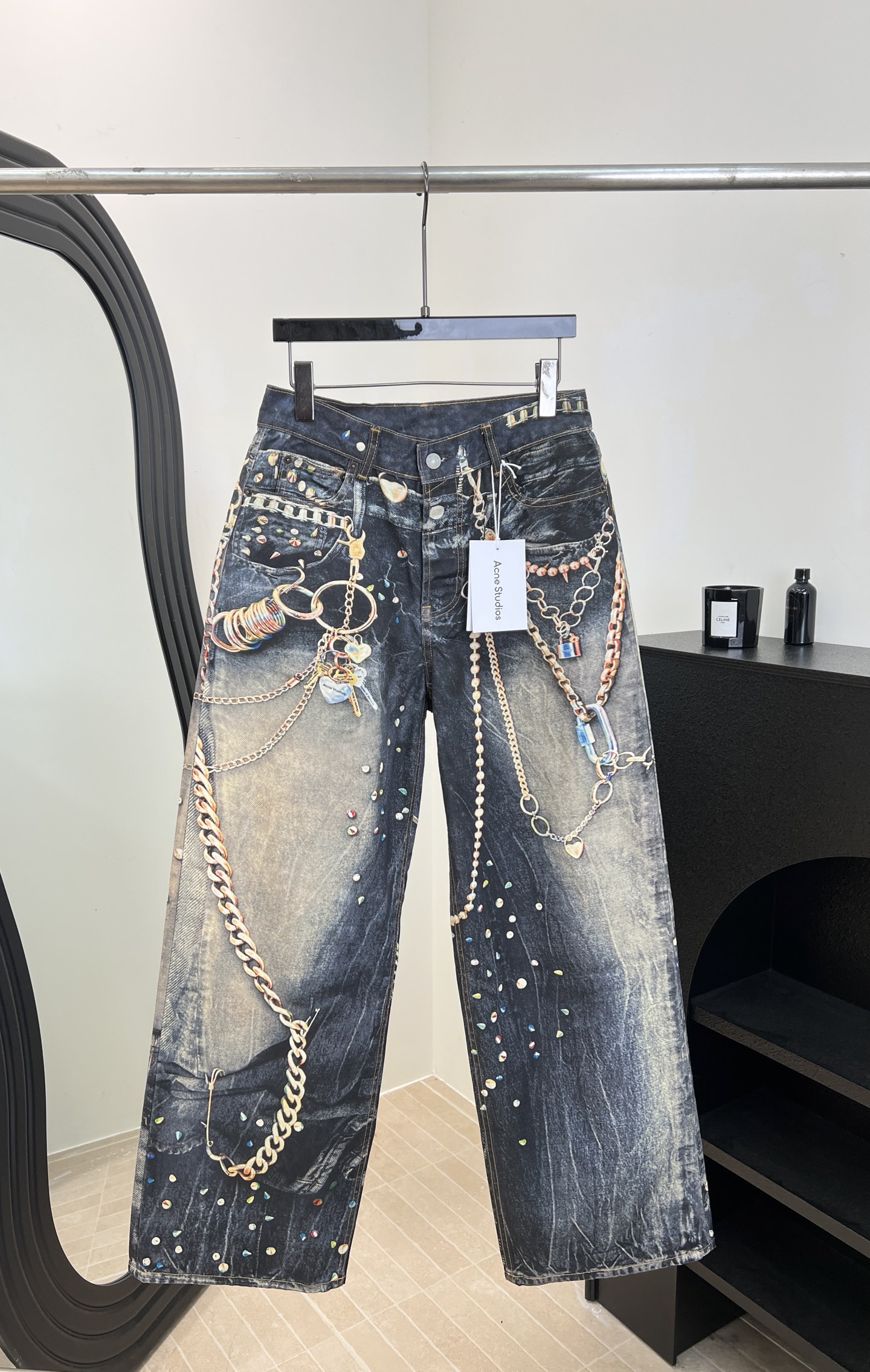 NO:686895,Acne Studio* early spring new style limited black gold chain jeans, 3D digital printing + black gold chain, beading, metal ring embellishment, retro distressed washed denim, 1981 straight fit, chain and beading details are super layered, match with simple tops or retro jackets, same size for men and women, XXXS XXS XS S M L XL,,acne studios,dior,jeans,jackets & coats,19860909Acne Studio* 早春新款 限定黑金链条牛仔裤、3D数码印花+黑金链条、钉珠、金属环点缀、复古做旧水洗牛仔布、1981直筒版型、链条和钉珠细节超有层次感、搭配简约上衣或复古夹克、男女同款 码数XXXS XXS XS S M L XL,,acne studios,dior,jeans,jackets & coats,,Women's clothing