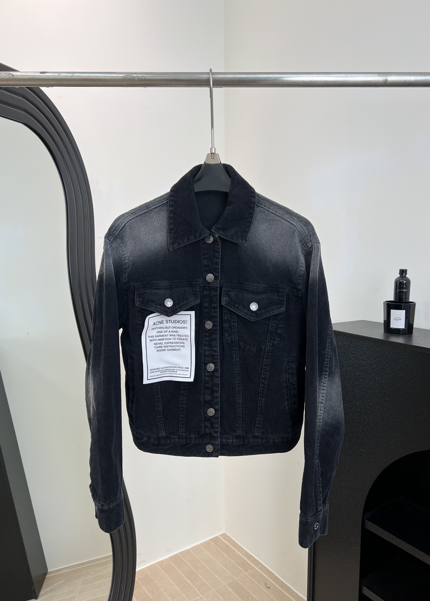 NO:695025,Acne Studios 26 early spring new style corduroy denim short jacket, classic lapel + double breast pocket design, metal button embellishment, washed old-fashioned craftsmanship, casual fit, size S M L,,acne studios,dior,jackets & coats,19860909Acne Studios 26早春新款 灯芯绒牛仔短款夹克、经典翻领+双胸口袋设计、金属纽扣点缀、水洗做旧日工艺、休闲版型 码数S M L,,acne studios,dior,jackets & coats,,Women's clothing