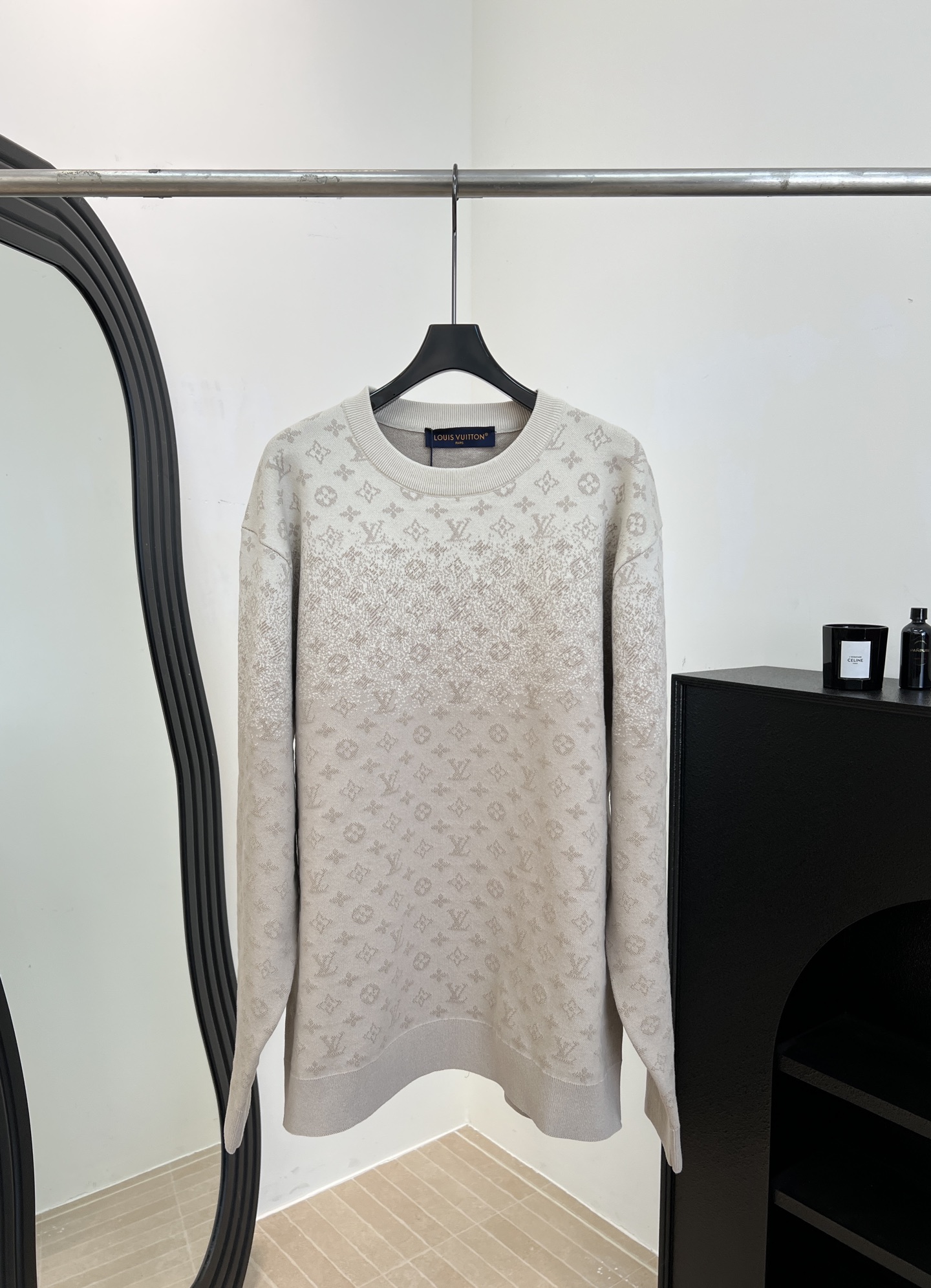 NO:716128,LouisVuitto* Louis' new early spring gradient jacquard sweater, classic Monogram dark pattern design, khaki gradient presbyopia, loose fit, same style for men and women, size S M L XL,, louis vuitton, louis vuitton,19860909LouisVuitto* 路易 早春新款 渐变提花针织衫,经典Monogram暗纹设计、米卡其色渐变老花、宽松版型、男女同款 码数S M L XL,,louis vuitton,louis vuitton,,Women's clothing