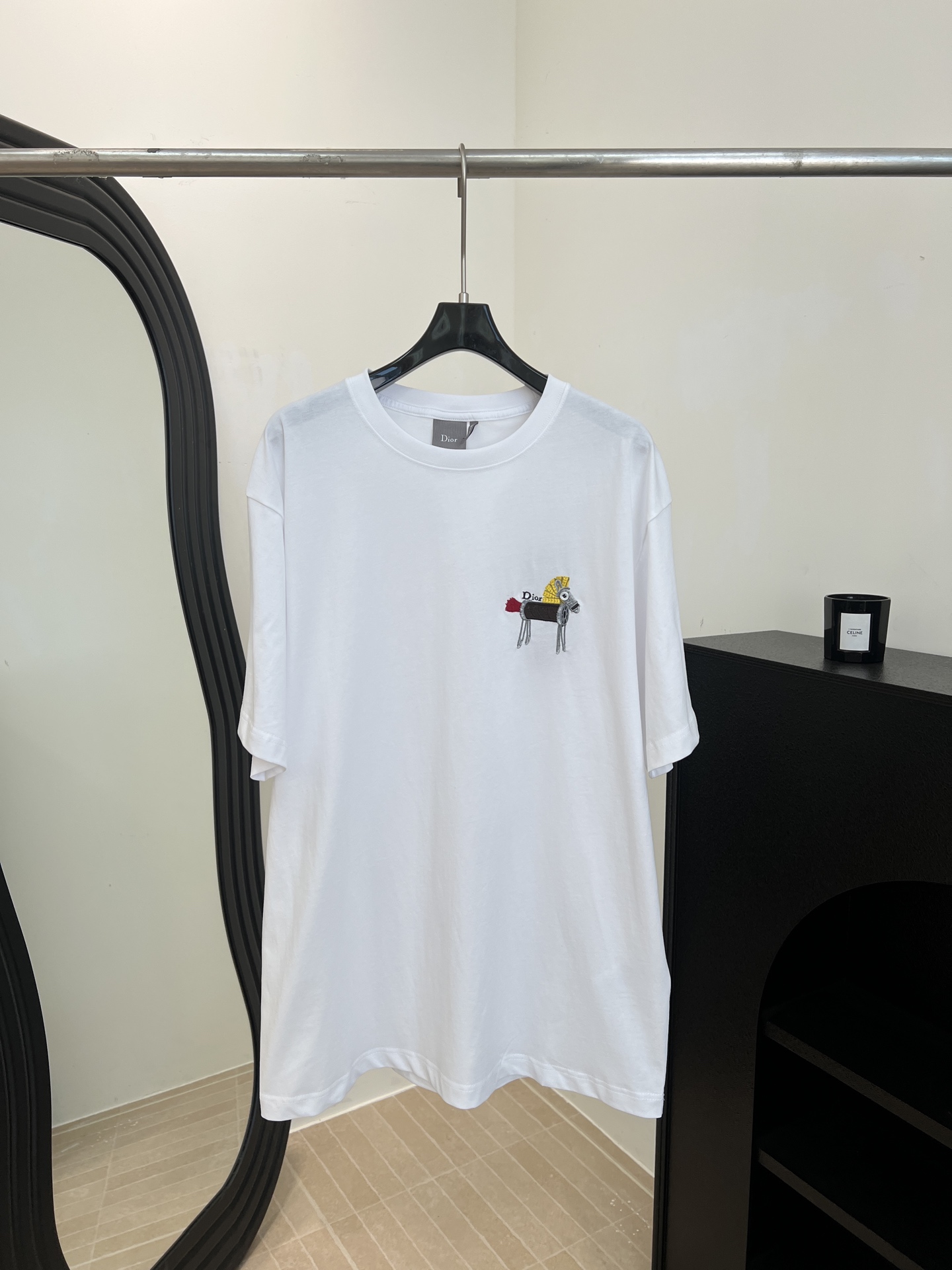 NO:715773,Dior's new early spring short-sleeved T-shirt with pony embroidery, pure cotton material with excellent breathability, exquisite pony embroidery on the chest, loose fit, same style for men and women, size S M L XL,, dior, T-shirt, tees, t-shirt,19860909Dior 早春新款 小马刺绣短袖T恤、纯棉材质透气性超棒、胸前精致小马刺绣、宽松版型、男女同款 码数S M L XL,,dior,T-shirt,tees，t-shirt,,Women's clothing