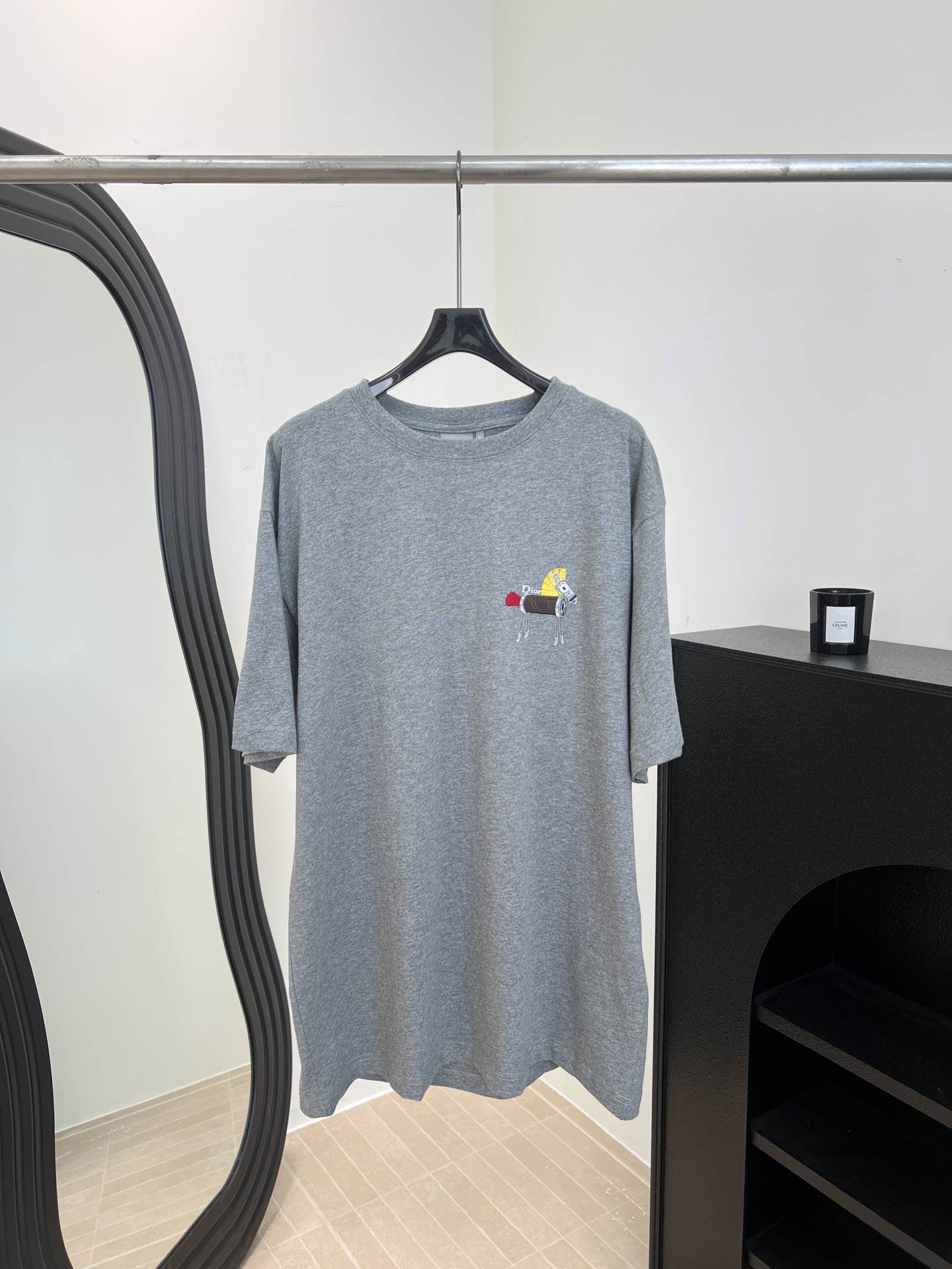 NO:748038,Dior's new early spring short-sleeved T-shirt with pony embroidery, pure cotton material with excellent breathability, exquisite pony embroidery on the chest, loose fit, same style for men and women, size S M L XL,, dior, T-shirt, tees, t-shirt,19860909Dior 早春新款 小马刺绣短袖T恤、纯棉材质透气性超棒、胸前精致小马刺绣、宽松版型、男女同款 码数S M L XL,,dior,T-shirt,tees，t-shirt,,Women's clothing