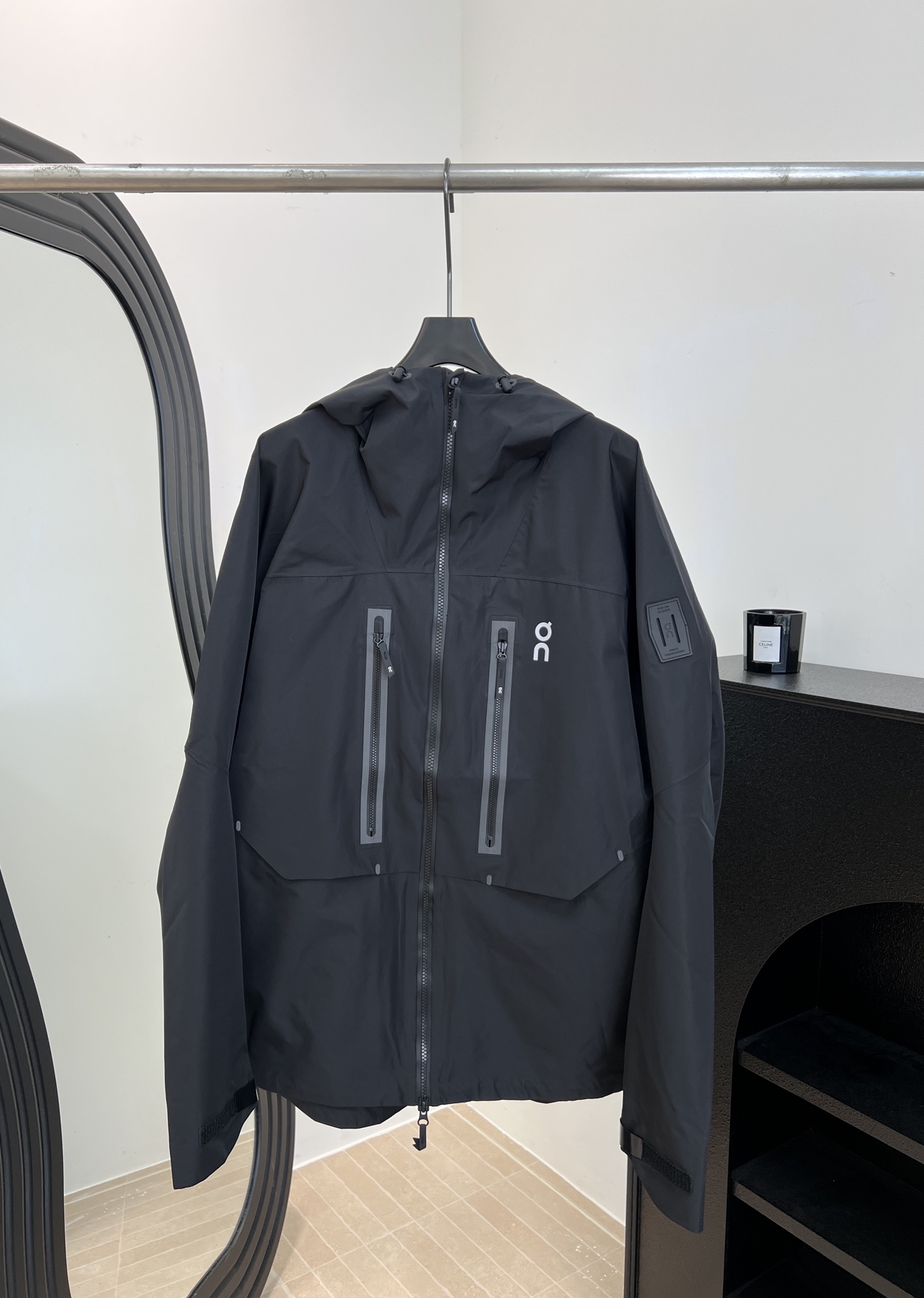 NO:716138,Men's On, new model for early spring, outdoor hooded jacket, simple design + high-quality waterproof fabric, windproof, waterproof and breathable, double zipper pockets on the chest are super practical, hooded design improves protection, casual fit, same size for men and women, size S M L XL,, jackets & coats, hats,19860909男款On昂跑 早春新款 户外连帽冲锋衣外套、简约设计+高品质防水面料、防风防水又透气、胸前双拉链口袋超实用、连帽设计提升防护力、休闲版型、男女同款 码数S M L XL,,jackets & coats,hats,,Women's clothing