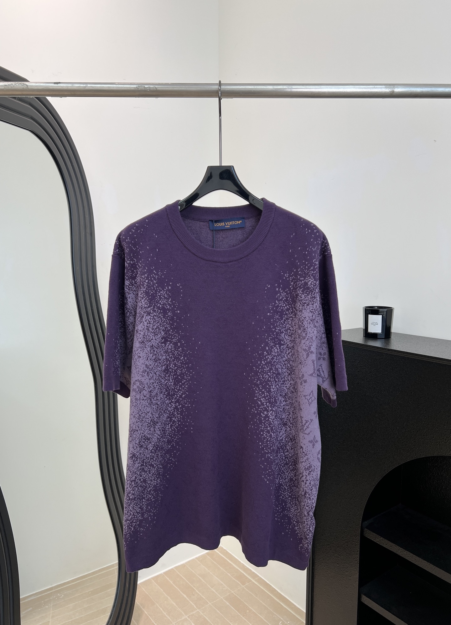 NO:716131,LouisVuitto* Louis' new early spring purple gradient knitted short-sleeved T-shirt, high-quality cotton, soft and comfortable, classic Monogram presbyopia + gradient design, loose fit, same style for men and women, size S M L XL,, louis vuitton, louis vuitton, T-shirt, tees, t-shirt,19860909LouisVuitto* 路易 早春新款 紫色渐变针织短袖T恤、高品质棉料柔软舒适、经典Monogram老花+渐变设计、宽松版型、男女同款 码数S M L XL,,louis vuitton,louis vuitton,T-shirt,tees，t-shirt,,Women's clothing