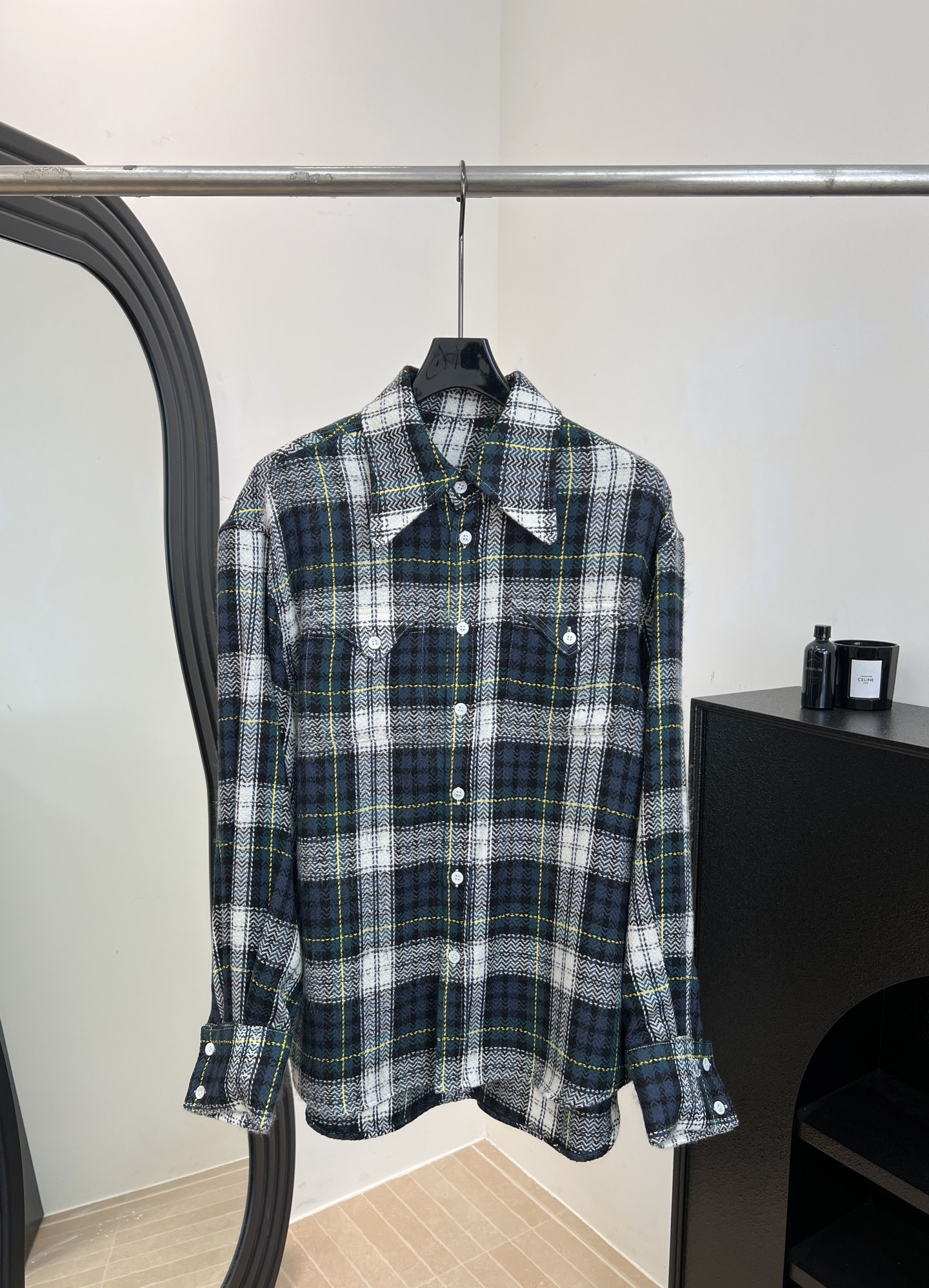 NO:737931,Celine's new early spring wool plaid shirt, wool blend material, double-button cuffs + chest flap pockets, mother-of-pearl buttons + TRIOMPHE embroidery, casual fit, size S M L,,celine,shirts,19860909Celine 早春新款 羊毛格纹衬衫、羊毛混纺材质、双纽扣袖口+胸前翻盖口袋、珍珠贝母纽扣+TRIOMPHE刺绣、休闲版型 码数S M L,,celine,shirts,,Women's clothing