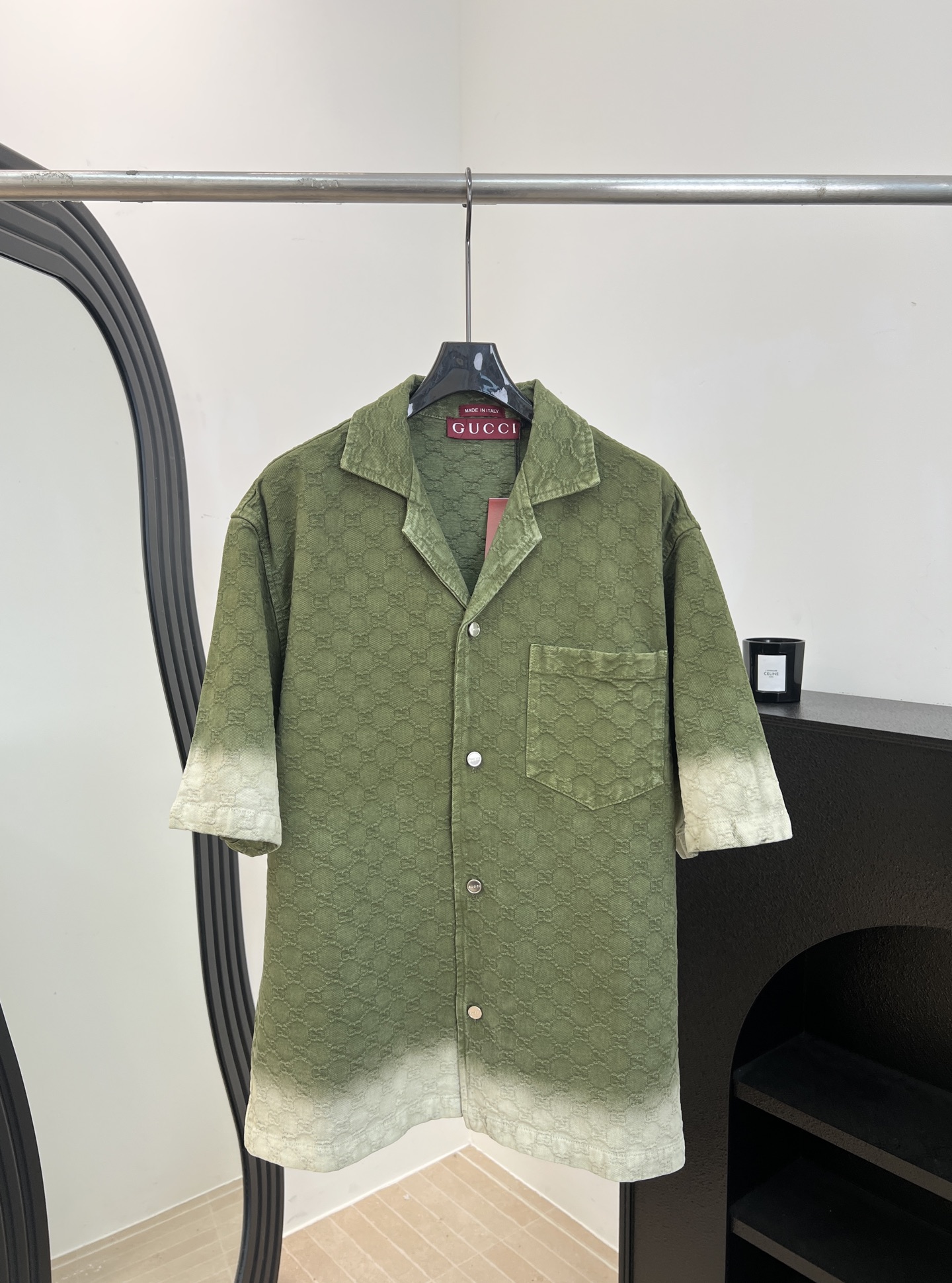 NO:738828,Men's Gucci spring and summer new style, casual short sleeves with lapels, long sleeves, custom washed jacquard fabrics, branded double logo jacquard all over, light gray washed embellished patch pocket decoration on the hem, button placket, original lettering hardware accessories, code size S M L XL,,gucci,T-shirt,19860909男款Gucci 春夏新款 翻领长袖休闲短袖、订制洗水提花面料、满身品牌双glogo 提花、下摆浅灰色洗水点缀贴布口袋装饰、纽扣开合门襟、原版刻字五金辅料 码数S M L XL,,gucci,T-shirt,,Women's clothing