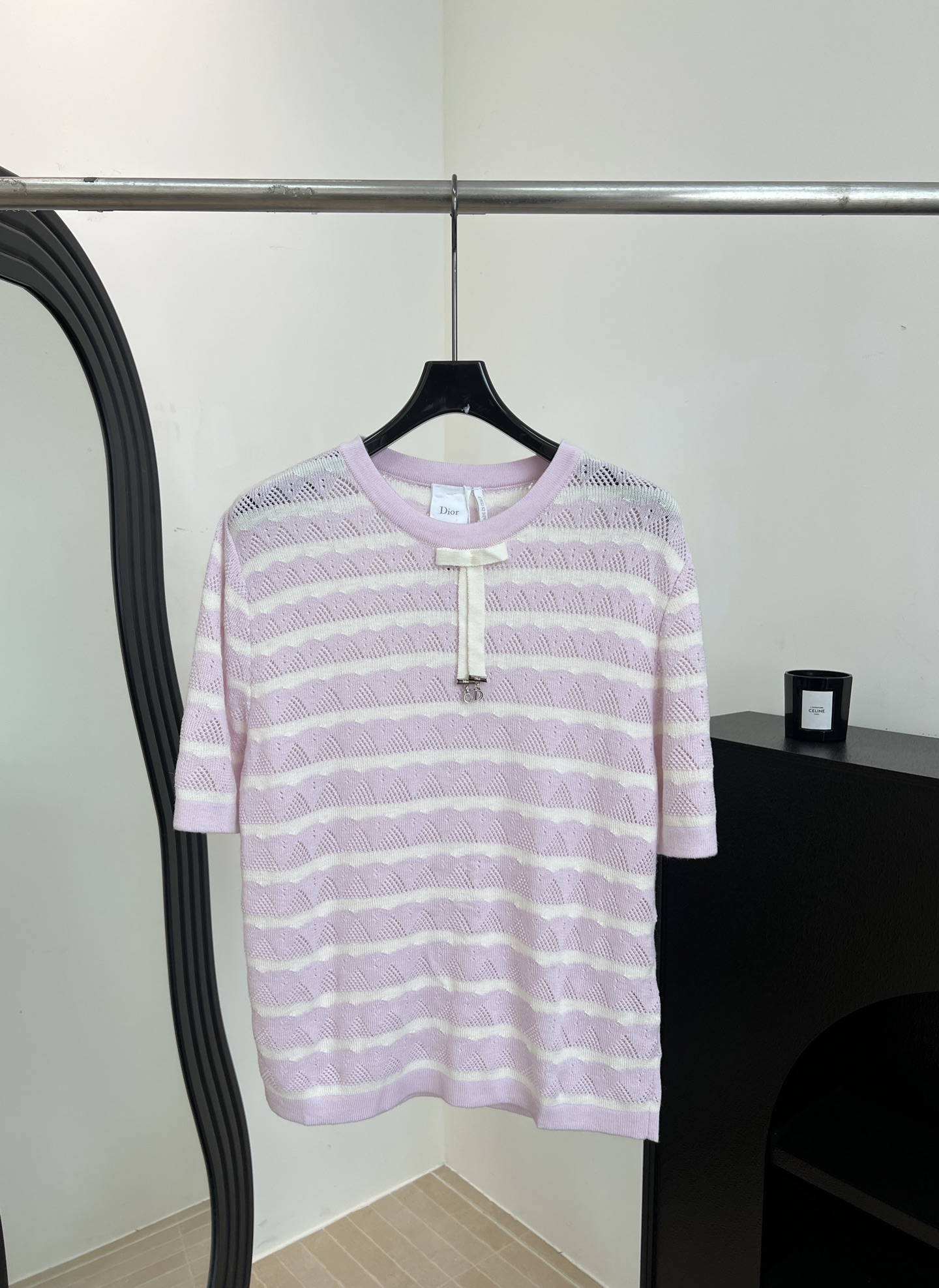 NO:739247,Dior's new spring and summer striped knitted short-sleeved shirt, using classic wavy stripe design, light and breathable knitted fabric, hollow design, casual fit, size S M L,, dior, T-shirt,19860909Dior 春夏新款 条纹针织短袖衫、采用经典波浪条纹设计、轻薄透气针织面料、镂空设计、休闲版型 码数S M L,,dior,T-shirt,,Women's clothing