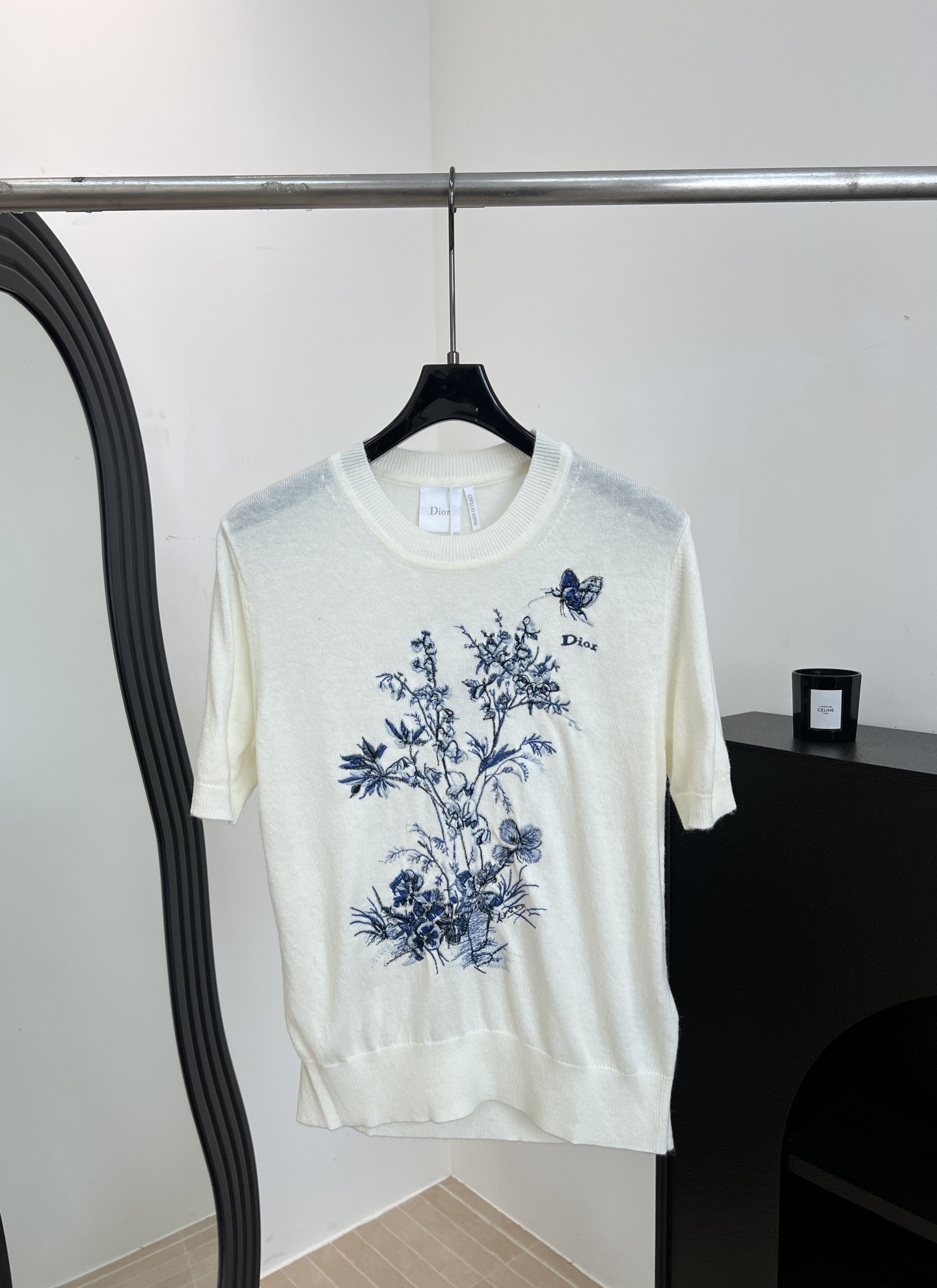 NO:739244,Dior spring and summer new style, blue and white printed knitted short-sleeves, soft knitted fabric, white main color + blue plant butterfly print, casual fit, size S M L,, dior, T-shirt,19860909Dior 春夏新款 蓝白印花针织短袖、柔软针织面料、白色主色+蓝色植物蝴蝶印花、休闲版型 码数S M L,,dior,T-shirt,,Women's clothing