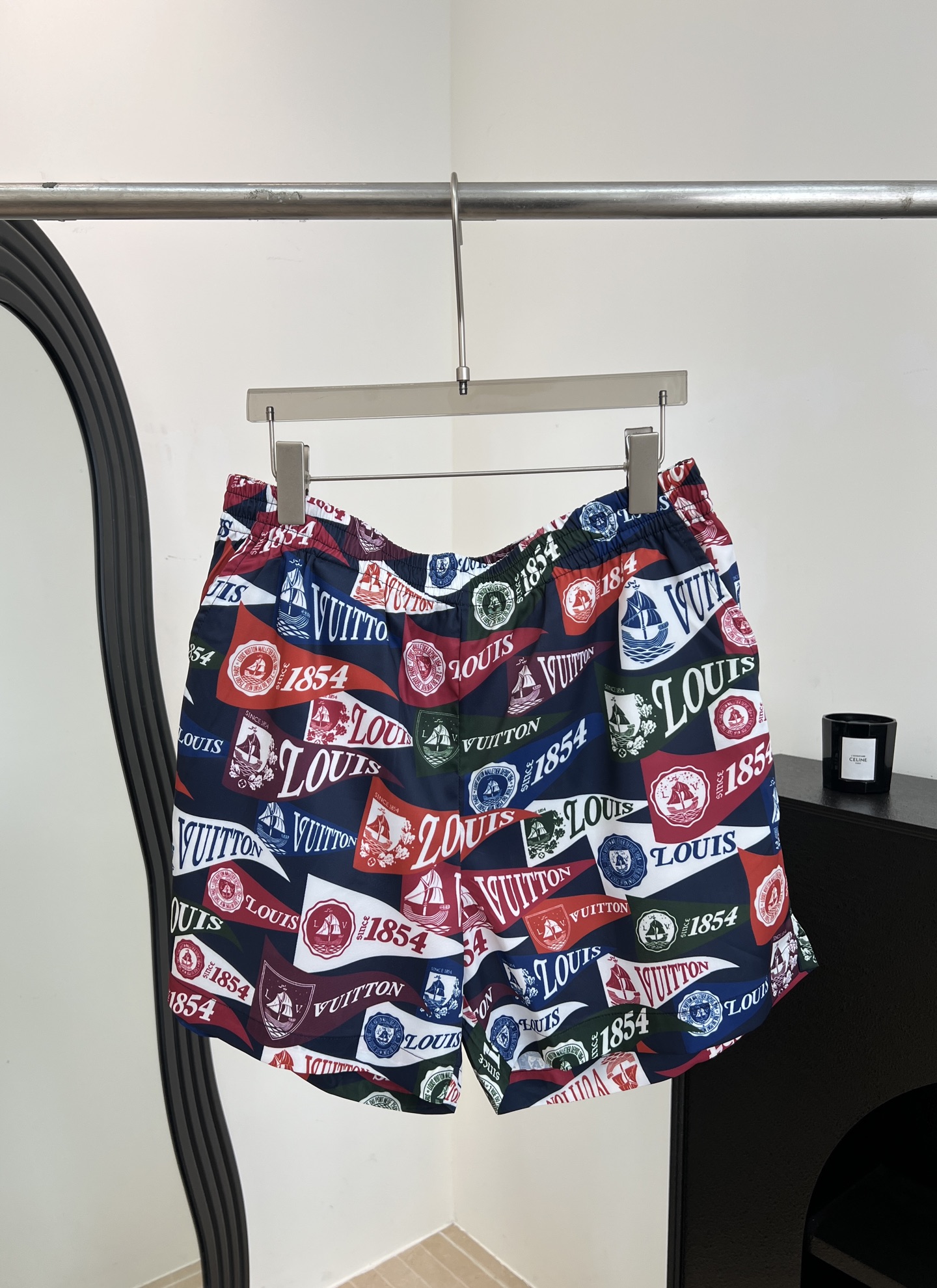NO:739767,Men's LouisVuitton spring and summer new style 1854 printed shorts, light fabric, super breathable for summer, 'Louis Vuitton' + '1854' printed all over, elastic waist design, casual fit, size S M L XL,,louis vuitton,louis vuitton,shorts,19860909男款LouisVuitton 路易 春夏新款 1854印花短裤、轻薄面料夏天穿超透气、满印“Louis Vuitton”+“1854”字样、松紧腰设计、休闲版型 码数S M L XL,,louis vuitton,louis vuitton,shorts,,Women's clothing