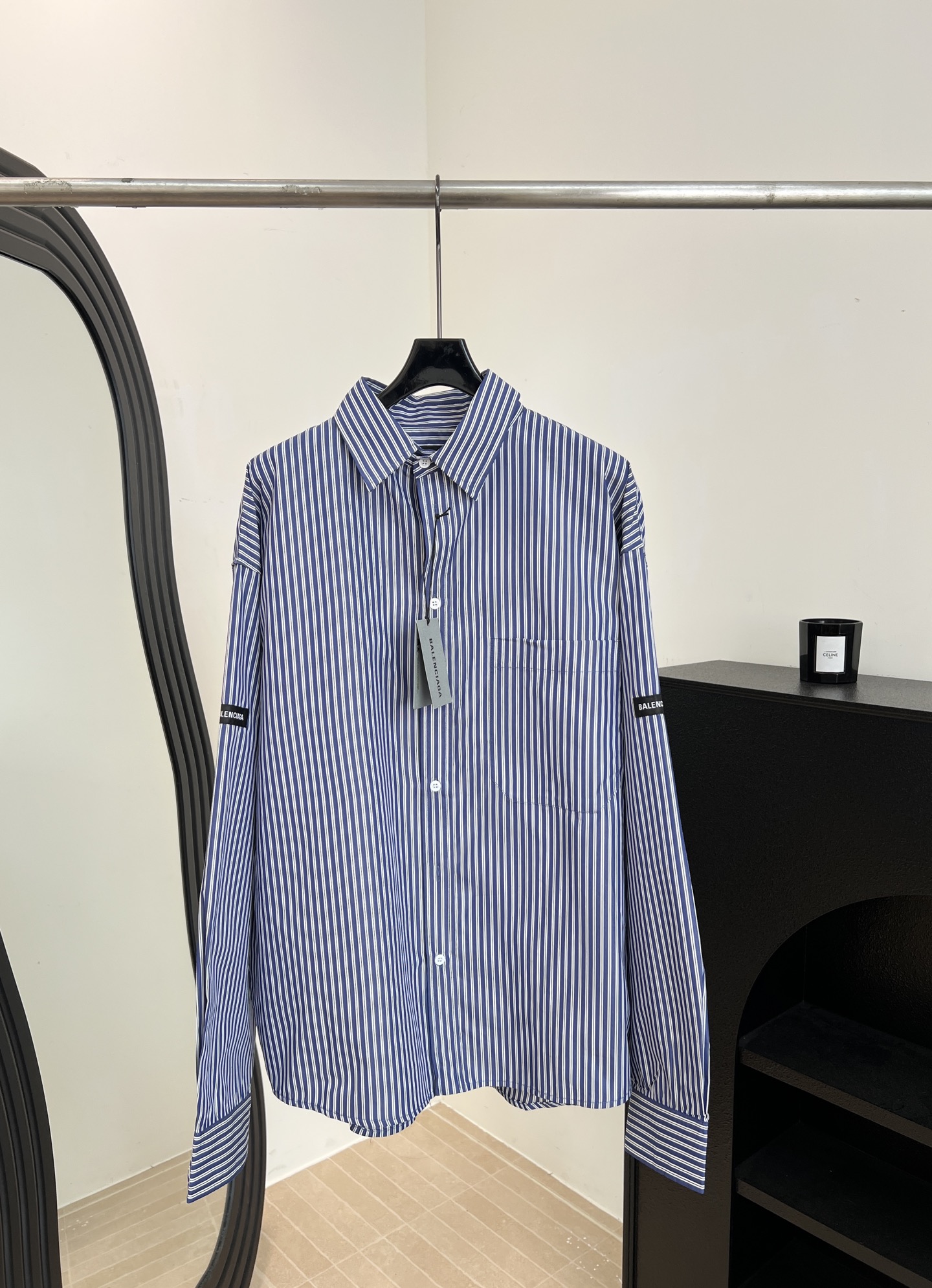 NO:739764,BALENCIAG*A Paris spring and summer new style blue and white striped shirt, cotton fabric, classic vertical stripes + divine shoulder piping embroidery, loose fit, size S M L XL,, balenciaga, shirts,19860909BALENCIAG*A 巴黎 春夏新款 蓝白条纹衬衫、棉质面料 经典竖条纹+神口肩部滚边刺绣、宽松版型 码数S M L XL,,balenciaga,shirts,,Women's clothing