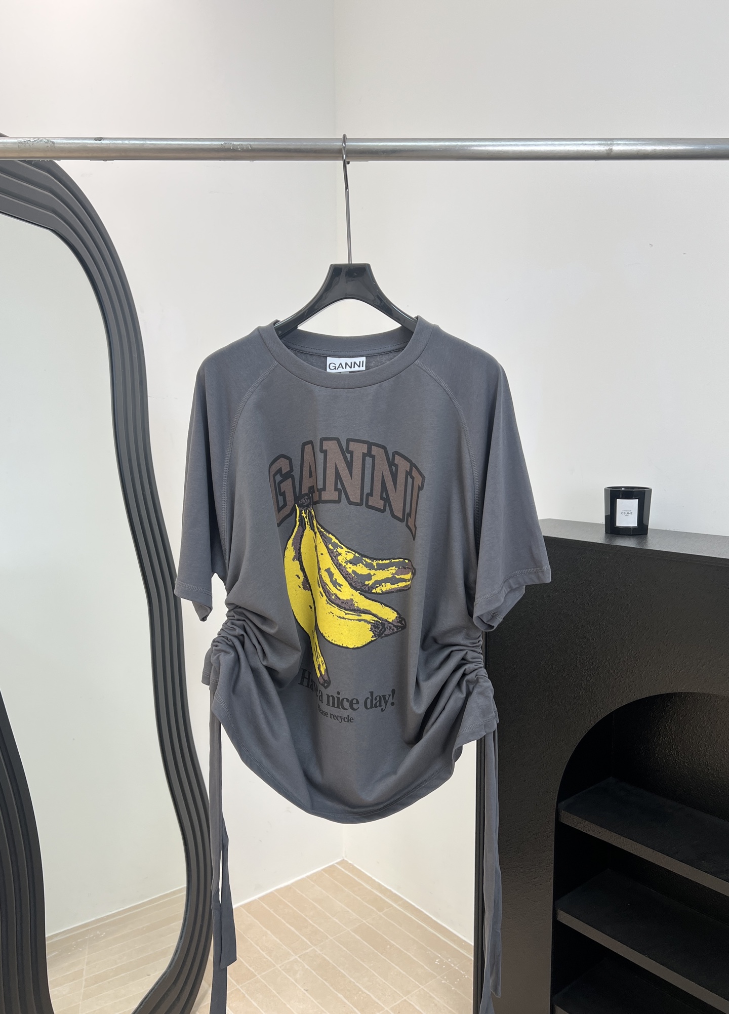 NO:748968,GANNI spring and summer new banana print T-shirt, dark gray main tone + bright yellow banana pattern, with brand logo and 'Have a nice day' letter print, loose fit, size S M L,, tees, t-shirt,19860909GANNI 春夏新款 香蕉印花T恤、深灰色主调＋亮黄香蕉图案、搭配品牌Logo和“Have a nice day字母印花、宽松版型 码数S M L,,tees，t-shirt,,Women's clothing