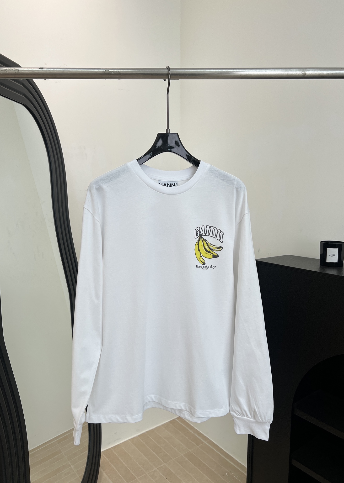 NO:751974,GANNI spring and summer new banana print long-sleeved T-shirt, white cotton material is soft and comfortable, fun banana + letter design on the front, loose fit, size S M L,, tees, t-shirt,19860909GANNI 春夏新款 香蕉印花长袖T恤、白色纯棉材质柔软舒适、正面趣味香蕉+字母设计、宽松版型 码数S M L,,tees，t-shirt,,Women's clothing