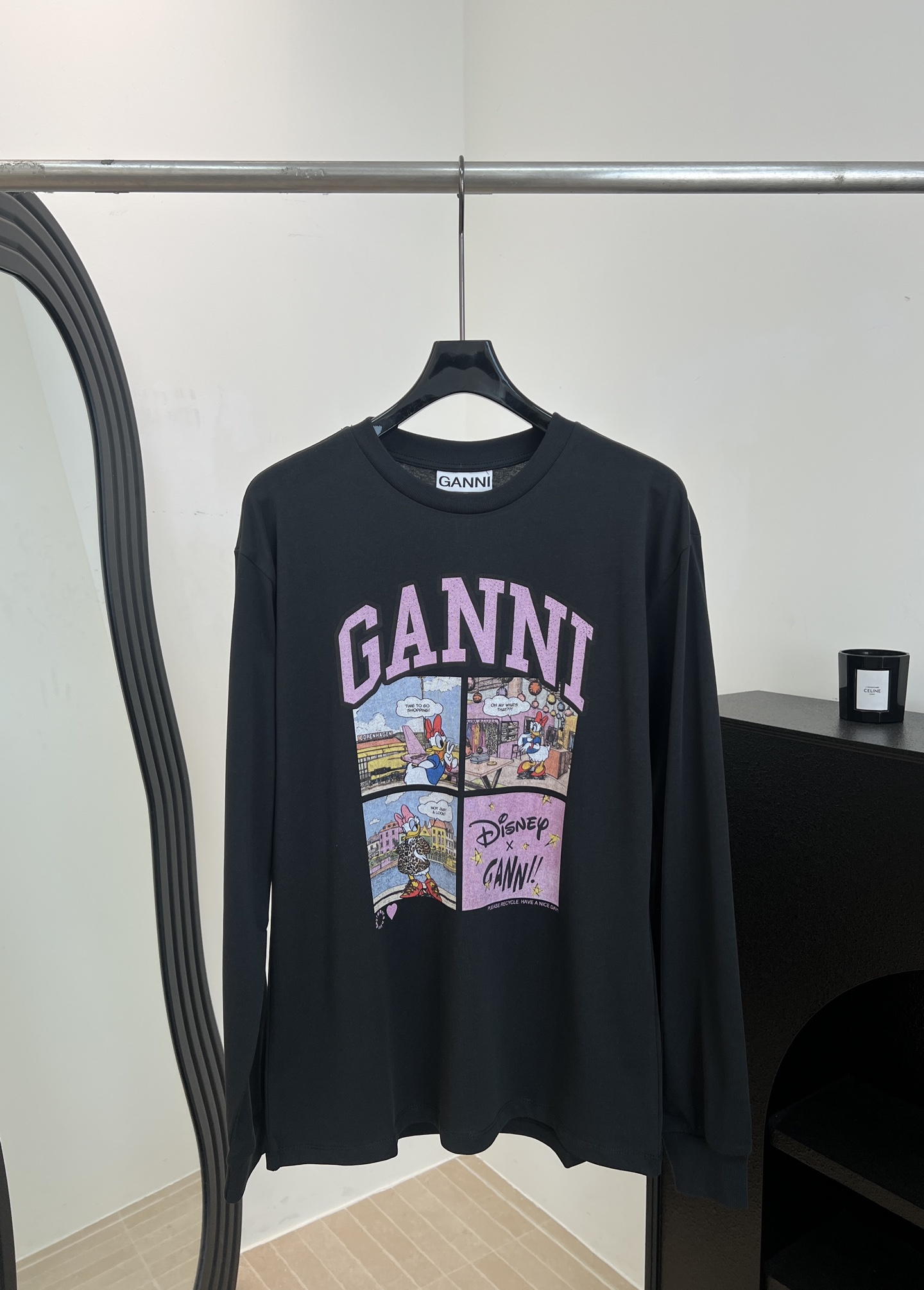 NO:752545,GANNI spring and summer new style Disney Daisy Duck co-branded long-sleeved T, comic style Daisy Duck pattern + pink 'GANNI' wording on the front, black and gray cotton fabric, casual fit, size S M L,,19860909GANNI 春夏新款 迪士尼黛丝鸭联名长袖T、正面漫画风黛丝鸭图案+粉色“GANNI”字样、黑灰色棉质面料、休闲版型 码数S M L,,,Women's clothing