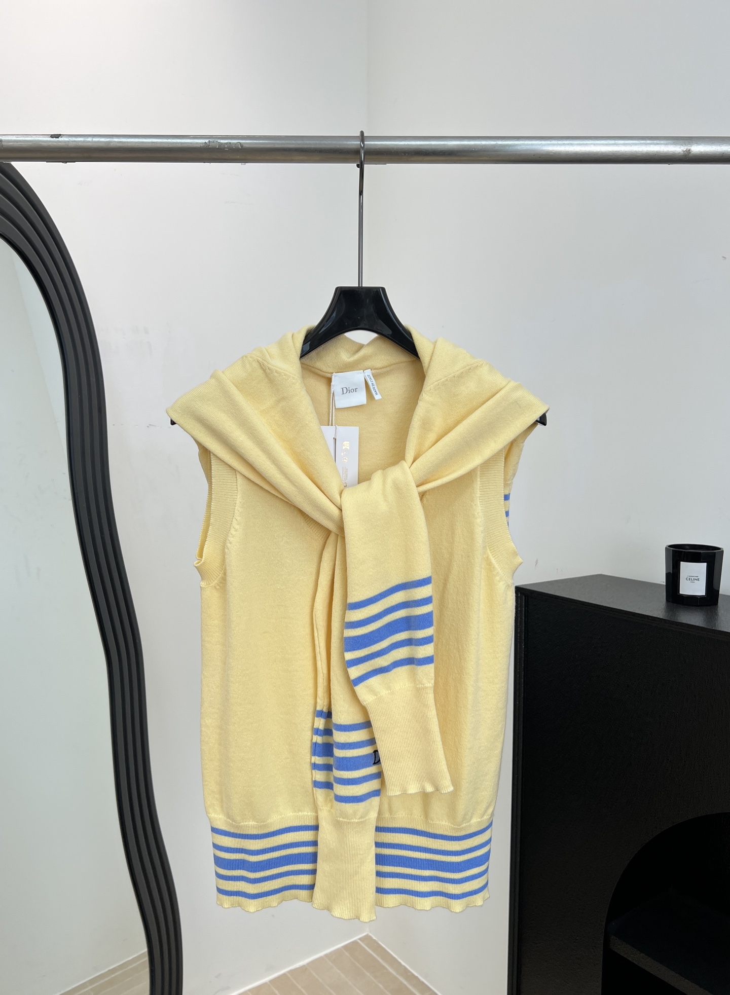 NO:752536,Dio* new spring and summer model, navy collar striped knitted vest, soft knitted material, comfortable and close-fitting, blue and white stripes embellishment, casual fit, size S M L,,dior,19860909Dio* 春夏新款 海军领条纹针织背心、柔软针织材质、穿着舒适贴身、蓝白条纹点缀、休闲版型 码数S M L,,dior,,Women's clothing