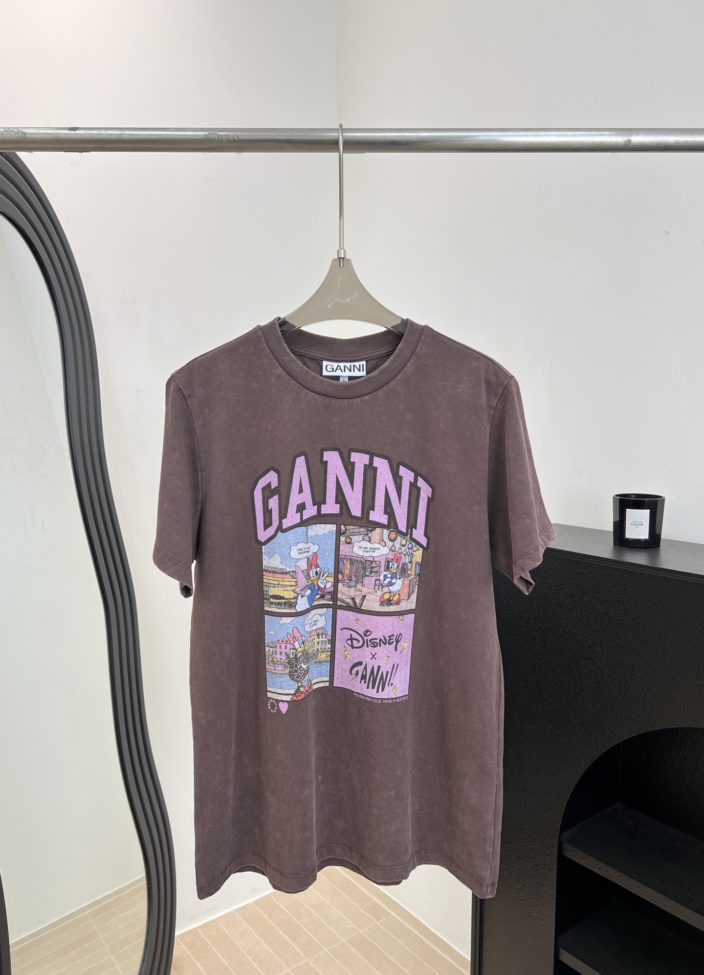 NO:752534,Ganni x Disney co-branded comic short-sleeved T-shirt, burgundy washed cotton material, comic print + 'GANNI' purple text on the front, casual fit, size S M L,, T-shirt, tees, t-shirt,19860909Ganni x Disney联名漫画短袖T恤、酒红色水洗棉材质、正面漫画印花+“GANNI”紫色字样、休闲版型 码数S M L,,T-shirt,tees，t-shirt,,Women's clothing