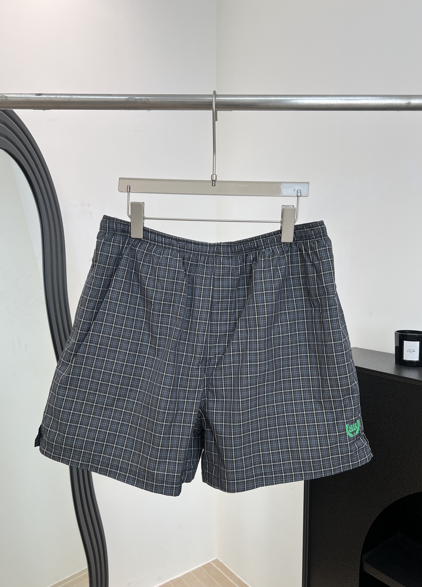 NO:753015,Men's BALENCIAG*A Paris spring and summer new plaid sports shorts, with light gray lines, green embroidered logo in the lower left corner, drawstring design, casual fit, size S M L XL,, balenciaga, shorts,19860909男款BALENCIAG*A 巴黎 春夏新款 格纹运动短裤、搭配浅灰线条、左下角绿色刺绣标、抽绳设计、休闲版型 码数S M L XL,,balenciaga,shorts,,Women's clothing