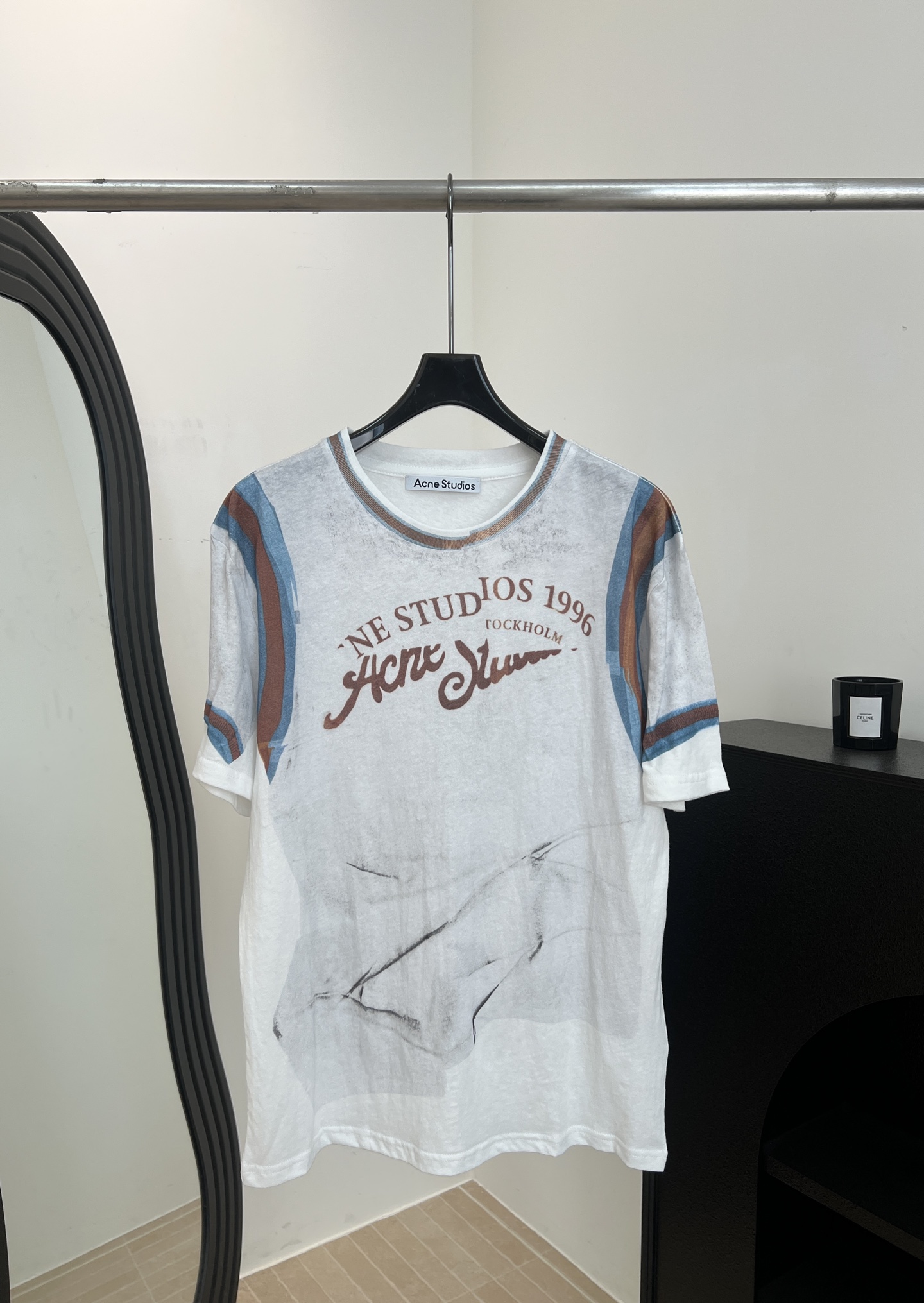 NO:752550,Acne Studios spring and summer new style distressed printed short-sleeved T-shirt, 85% cotton 15% linen fabric, soft and breathable, brand letter printed blue and brown stripes on the chest, cuffs and collar stripe design, casual fit size S M L,,acne studios,dior,T-shirt,tees,t-shirt,19860909Acne Studios 春夏新款 做旧印花短袖T恤、85棉15亚麻面料柔软透气、胸前品牌字母印花蓝棕条纹、袖口和领口条纹设计、休闲版型 码数S M L,,acne studios,dior,T-shirt,tees，t-shirt,,Women's clothing